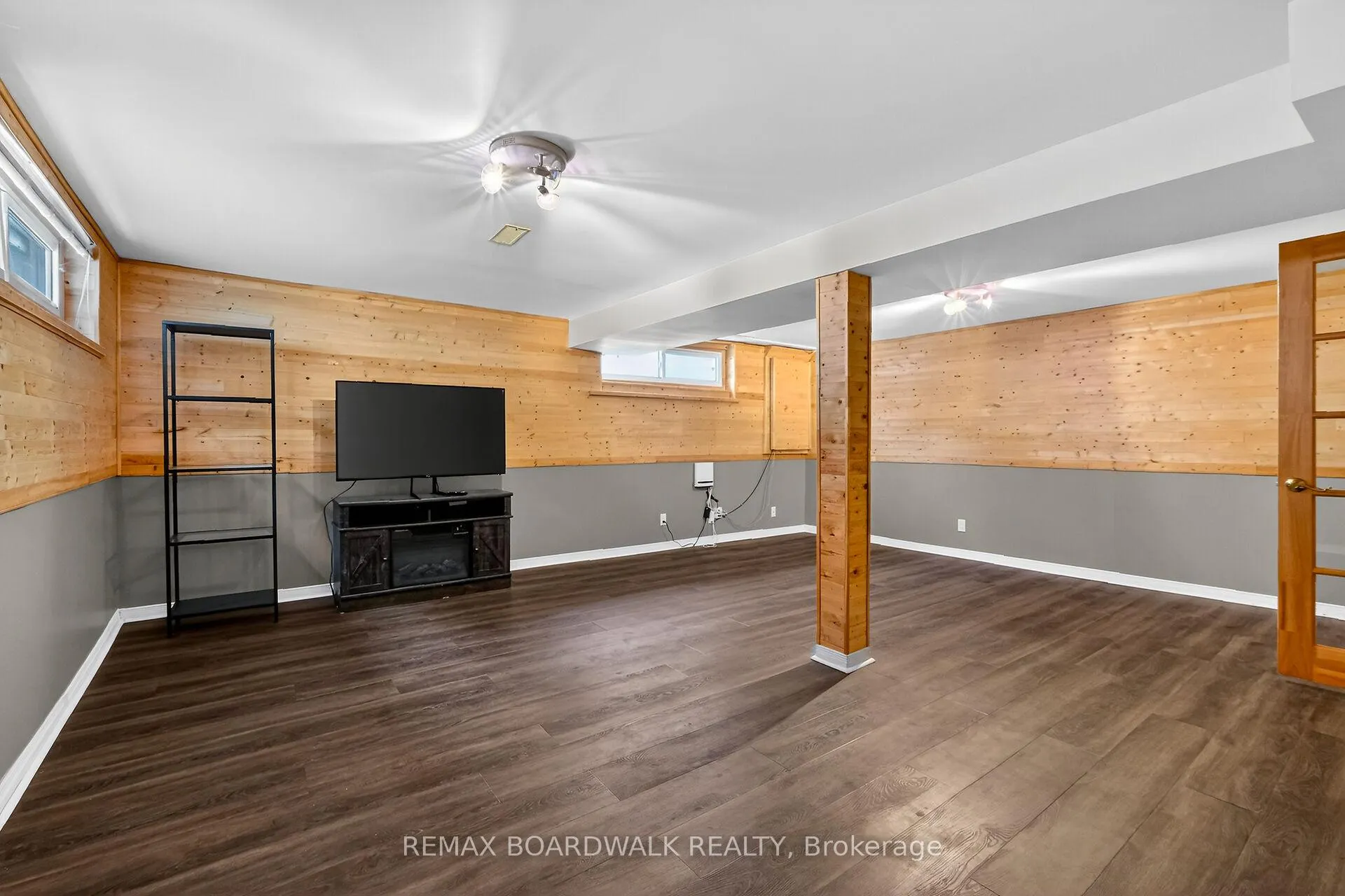 Photo 35 of 2462 Tupper Avenue, Ottawa, Hawthorne Meadows — HOMEH