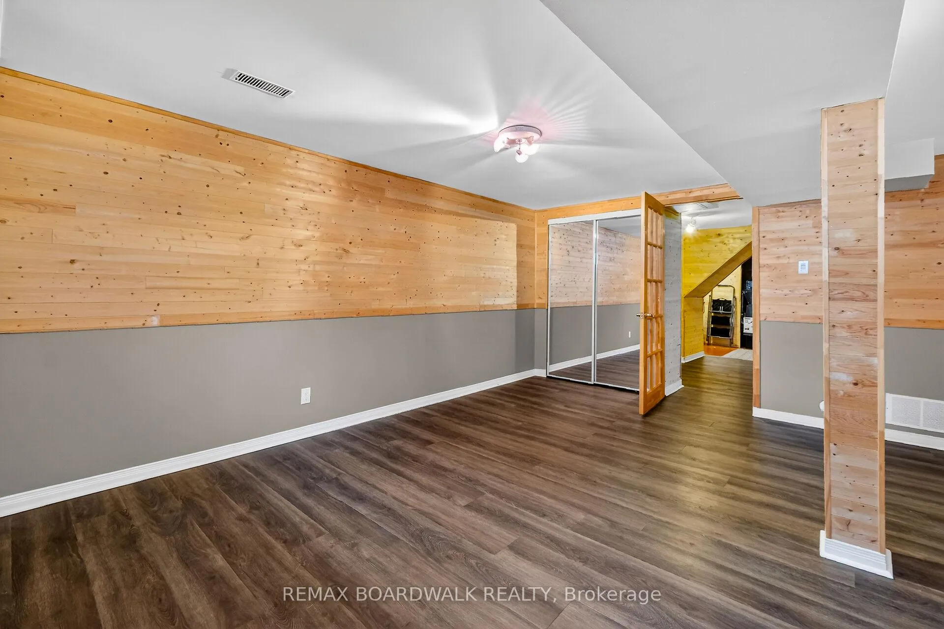 Photo 39 of 2462 Tupper Avenue, Ottawa, Hawthorne Meadows — HOMEH