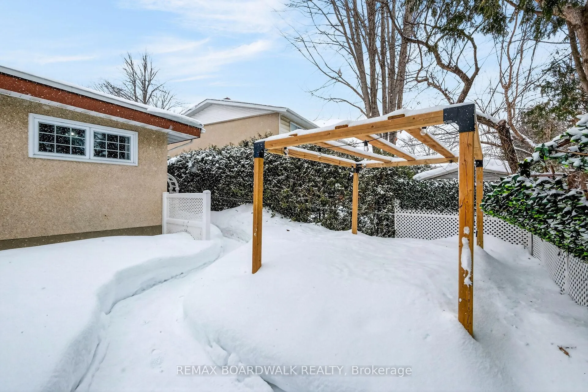 Photo 45 of 2462 Tupper Avenue, Ottawa, Hawthorne Meadows — HOMEH