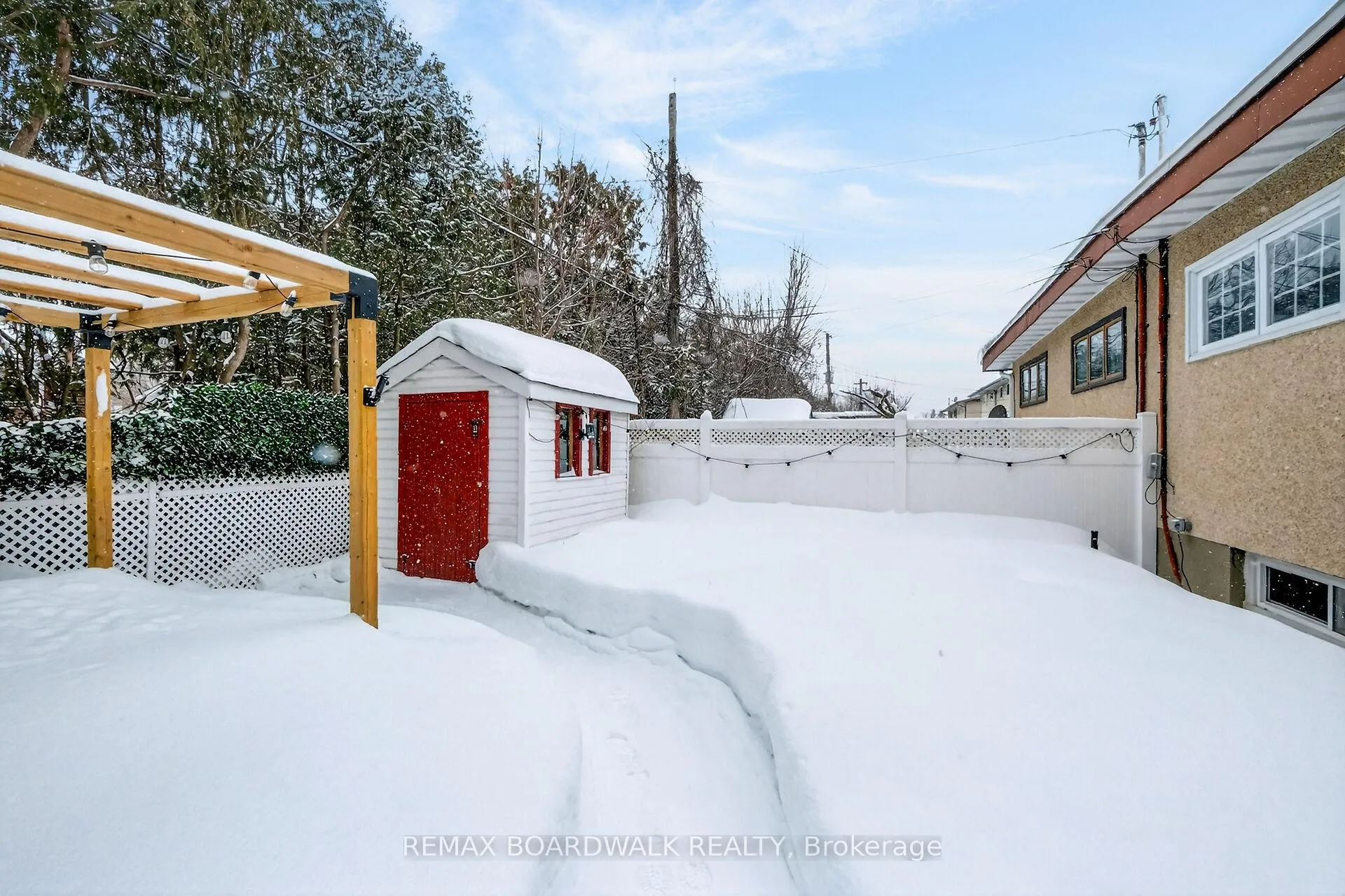 Photo 46 of 2462 Tupper Avenue, Ottawa, Hawthorne Meadows — HOMEH