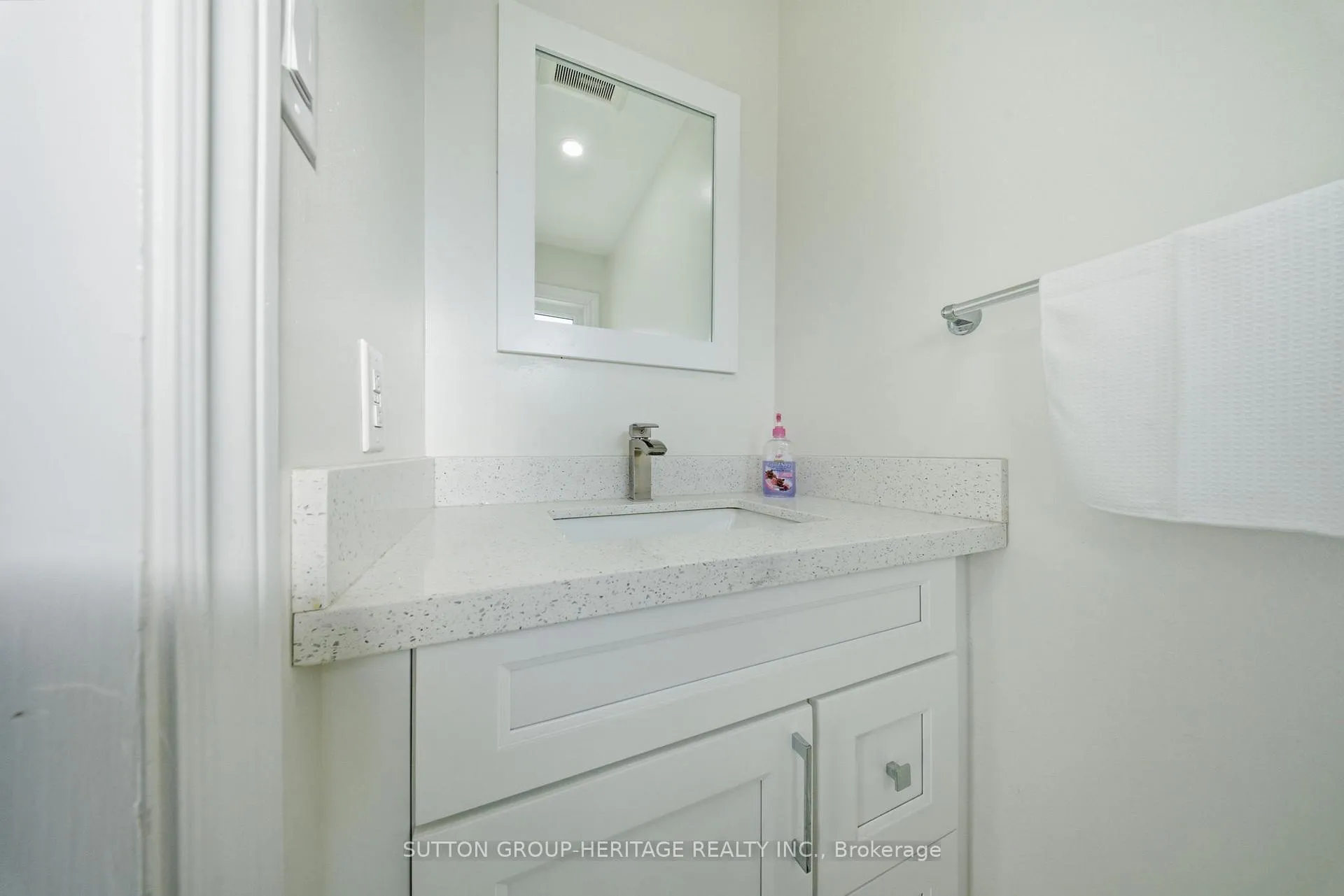 Photo 5 of 49 Mcknight Crescent, New Tecumseth, Tottenham — HOMEH