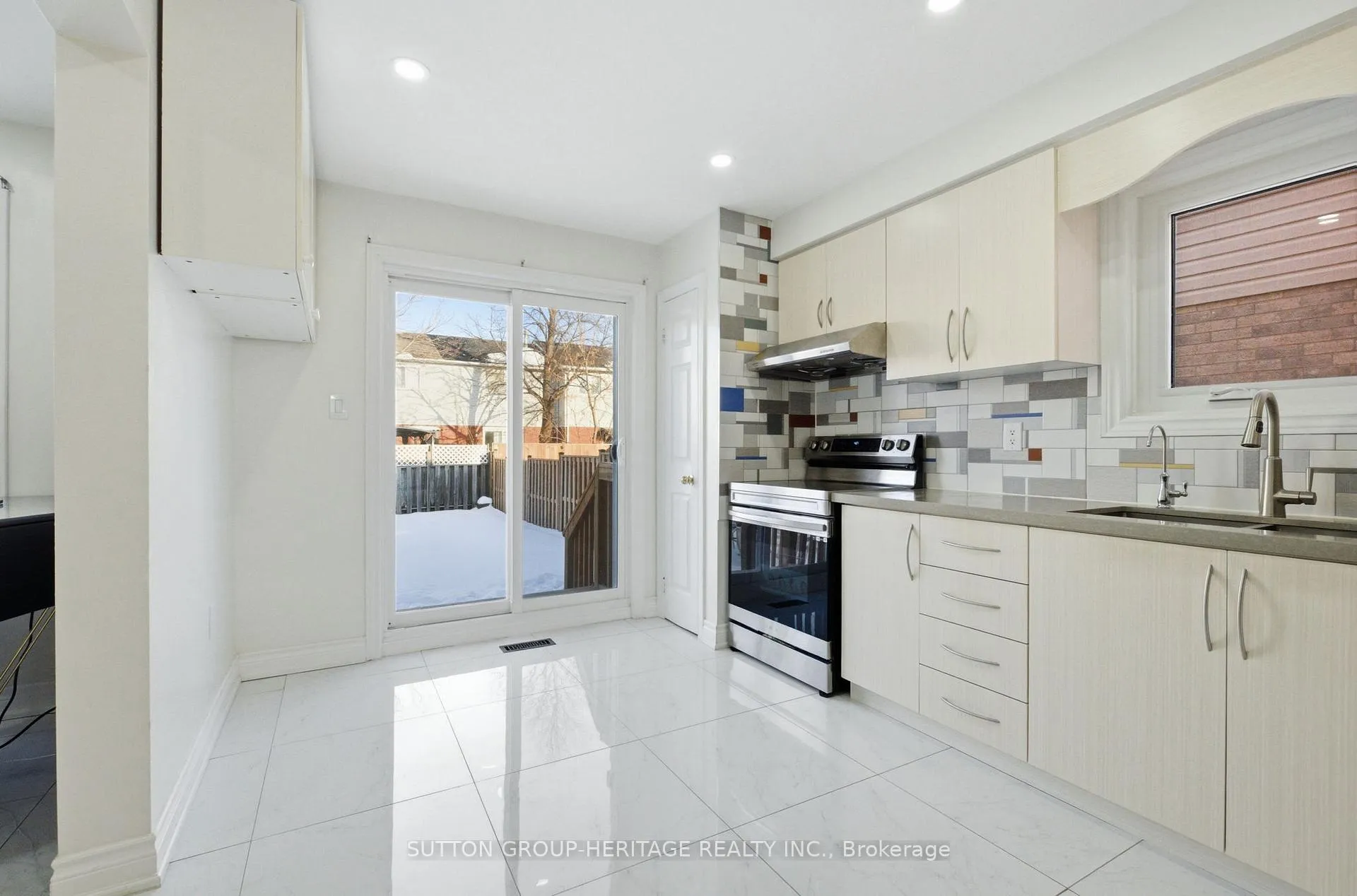 Photo 14 of 49 Mcknight Crescent, New Tecumseth, Tottenham — HOMEH