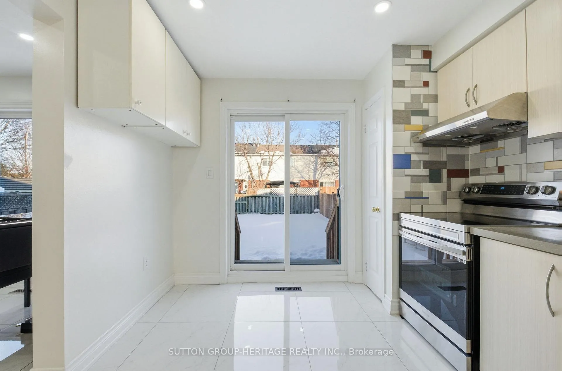 Photo 15 of 49 Mcknight Crescent, New Tecumseth, Tottenham — HOMEH