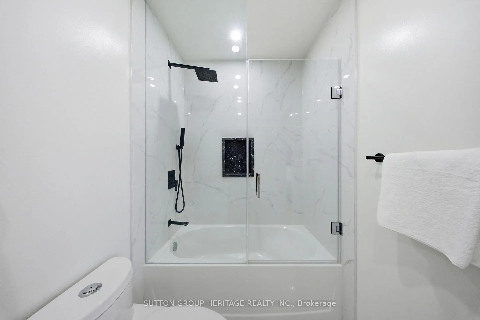 Photo 22 of 49 Mcknight Crescent, New Tecumseth, Tottenham — HOMEH