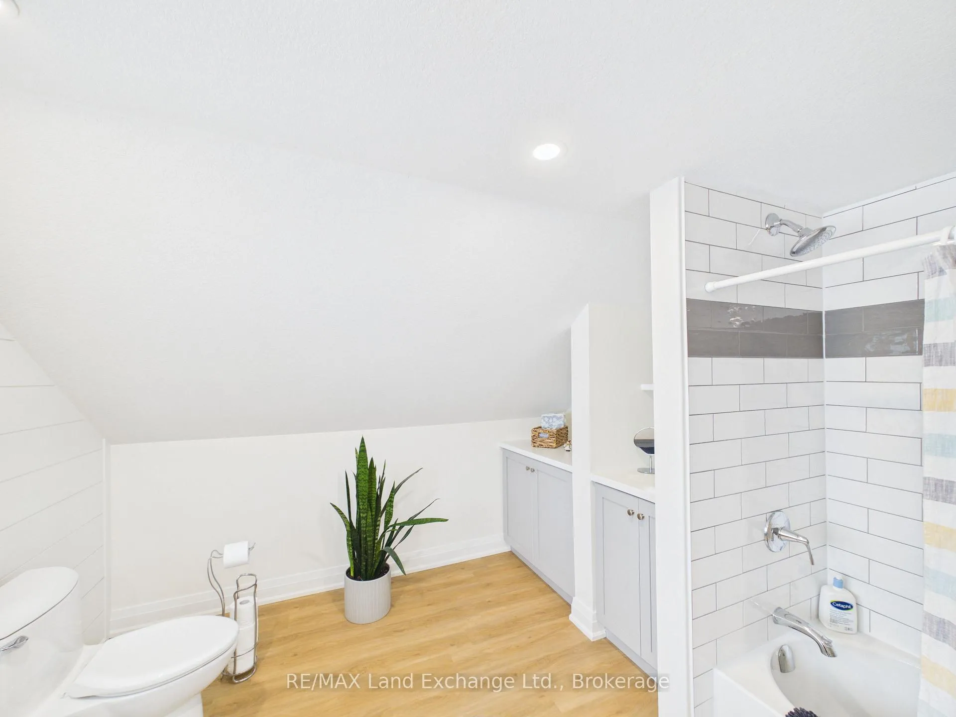 Photo 21 of 9 Macgregor Beach Road, Kincardine — HOMEH