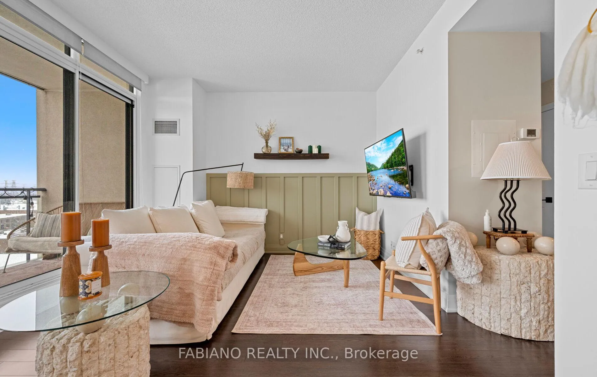 Photo 2 of Unit 815, 24 Woodstream Boulevard, Vaughan, Vaughan Grove — HOMEH