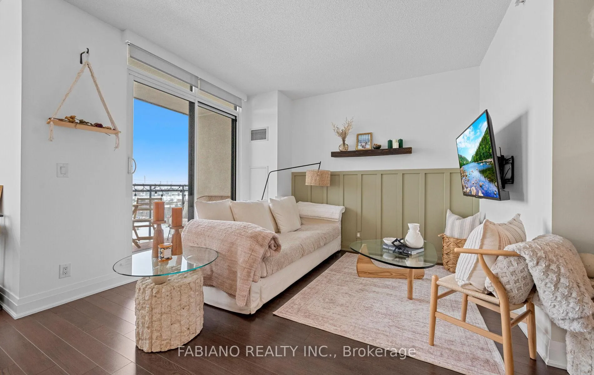 Photo 3 of Unit 815, 24 Woodstream Boulevard, Vaughan, Vaughan Grove — HOMEH