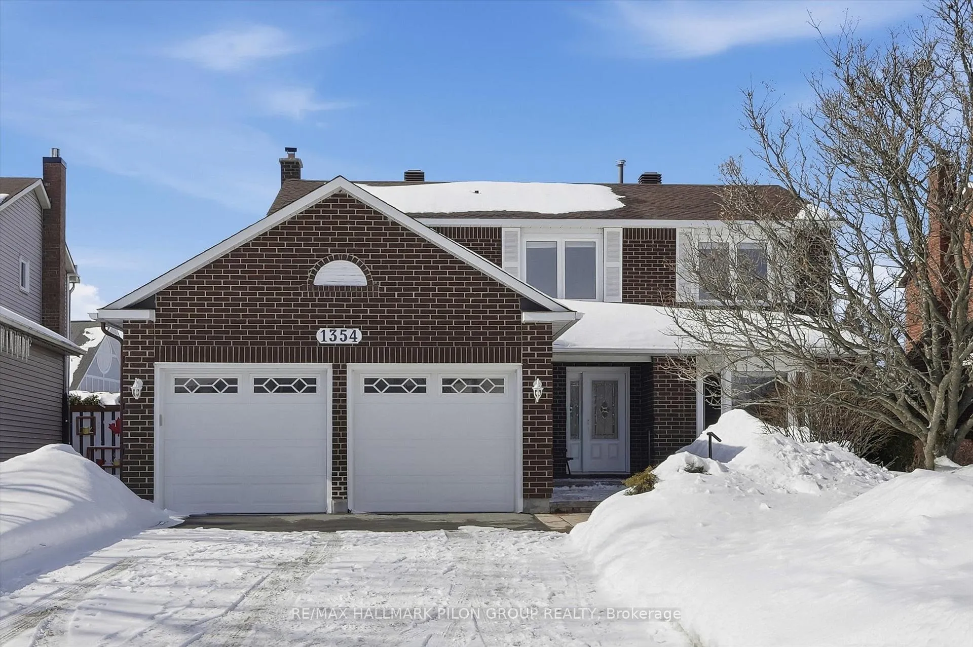 Front of 1354 Mountainside Crescent