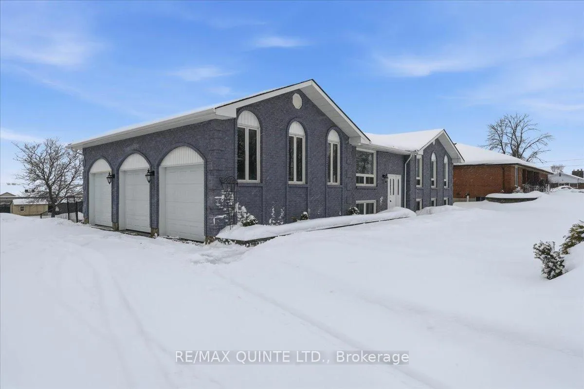 Photo 2 of 94 Cloverleaf Drive, Belleville, Thurlow Ward — HOMEH