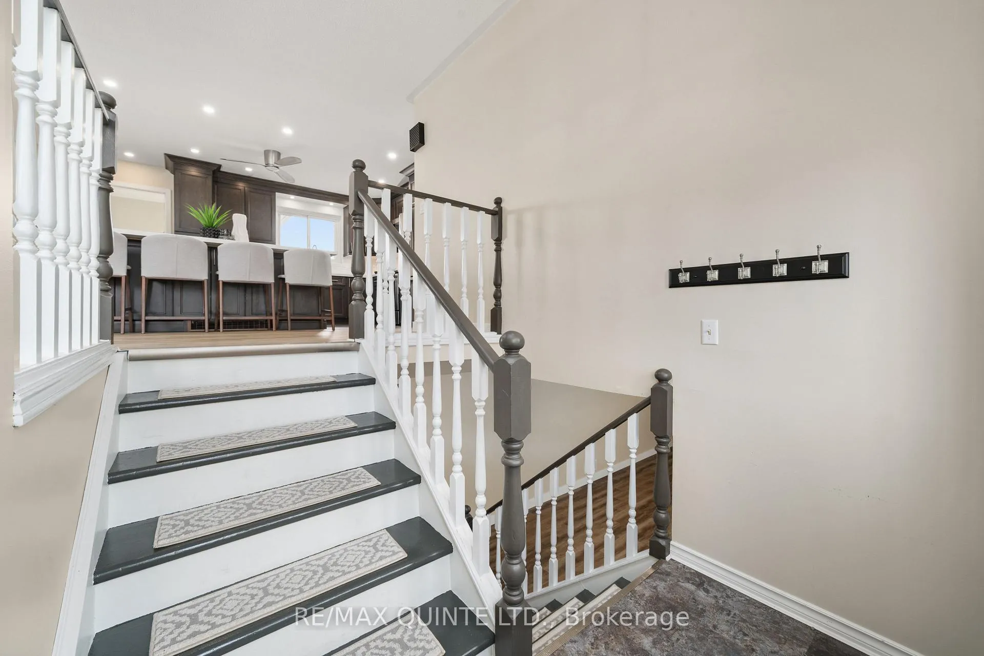 Photo 4 of 94 Cloverleaf Drive, Belleville, Thurlow Ward — HOMEH