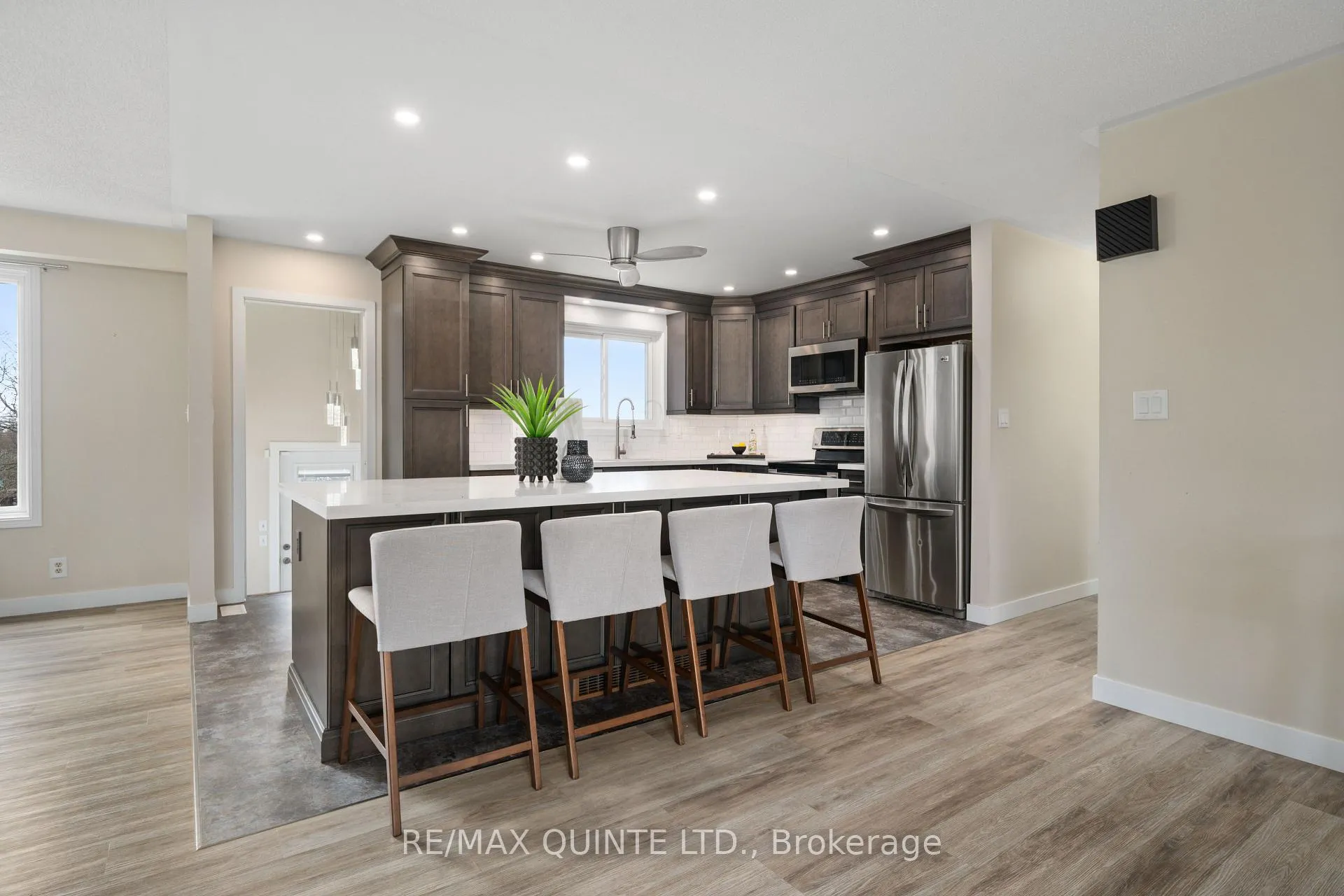 Photo 5 of 94 Cloverleaf Drive, Belleville, Thurlow Ward — HOMEH