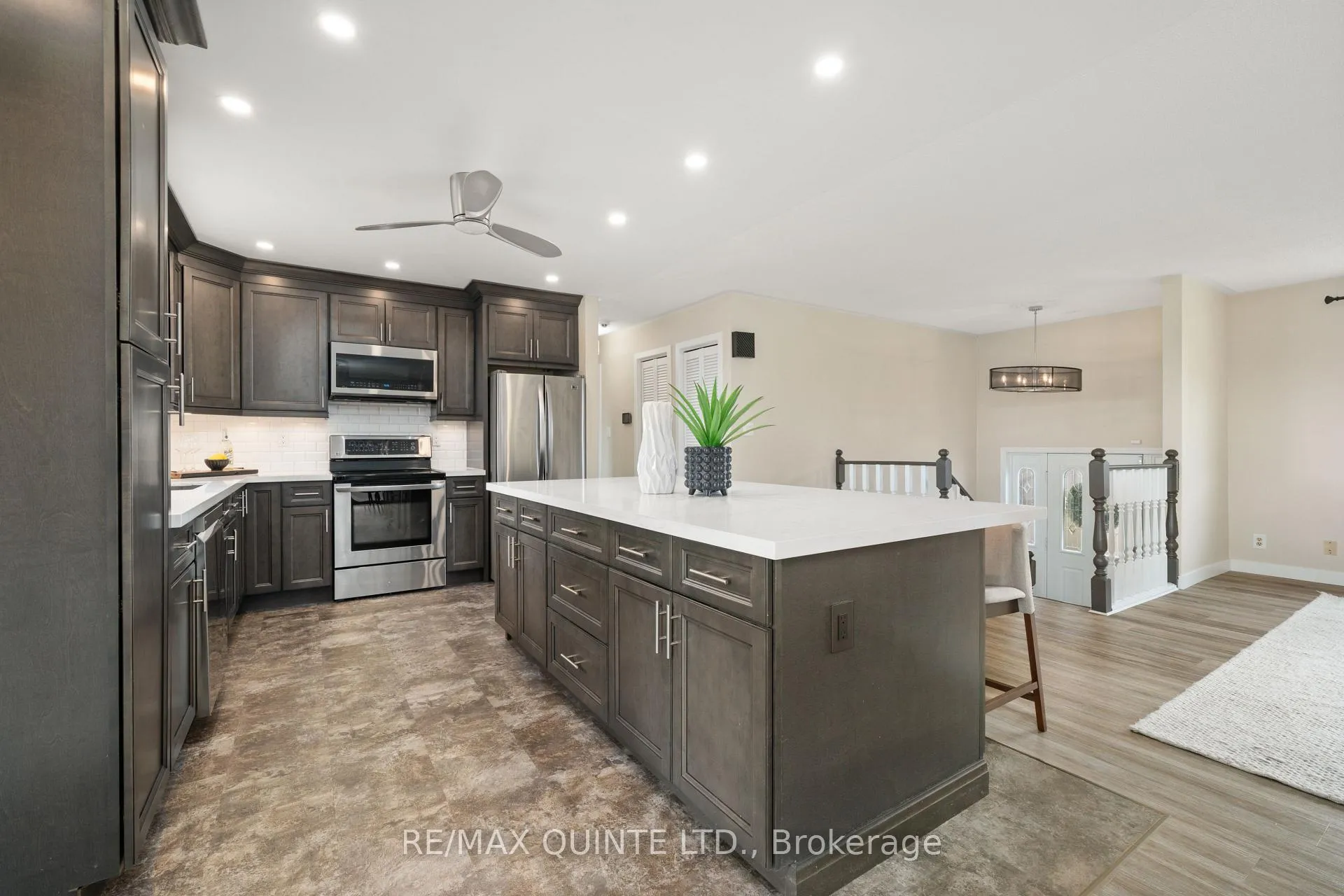 Photo 6 of 94 Cloverleaf Drive, Belleville, Thurlow Ward — HOMEH