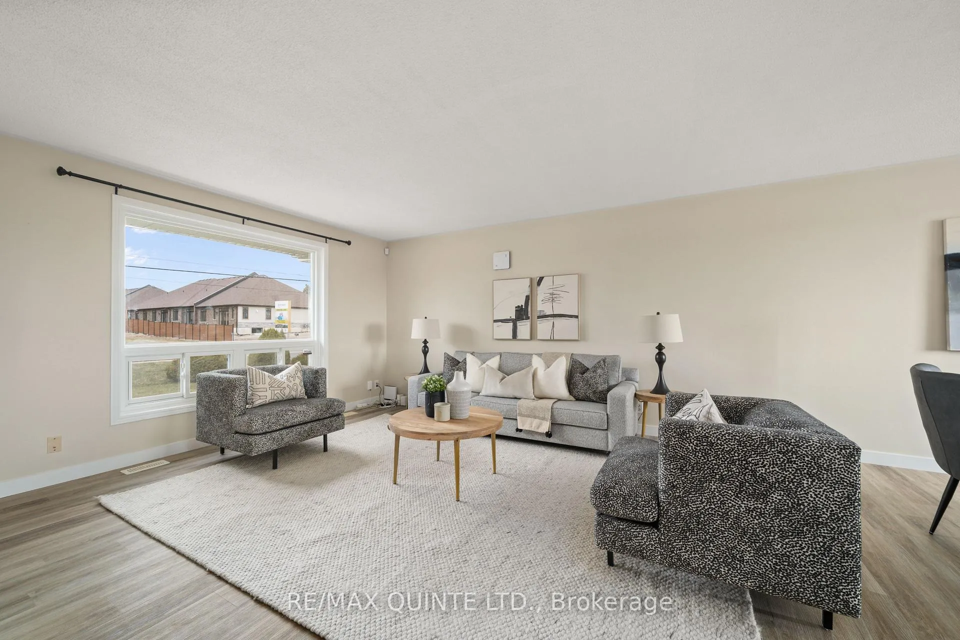Photo 8 of 94 Cloverleaf Drive, Belleville, Thurlow Ward — HOMEH