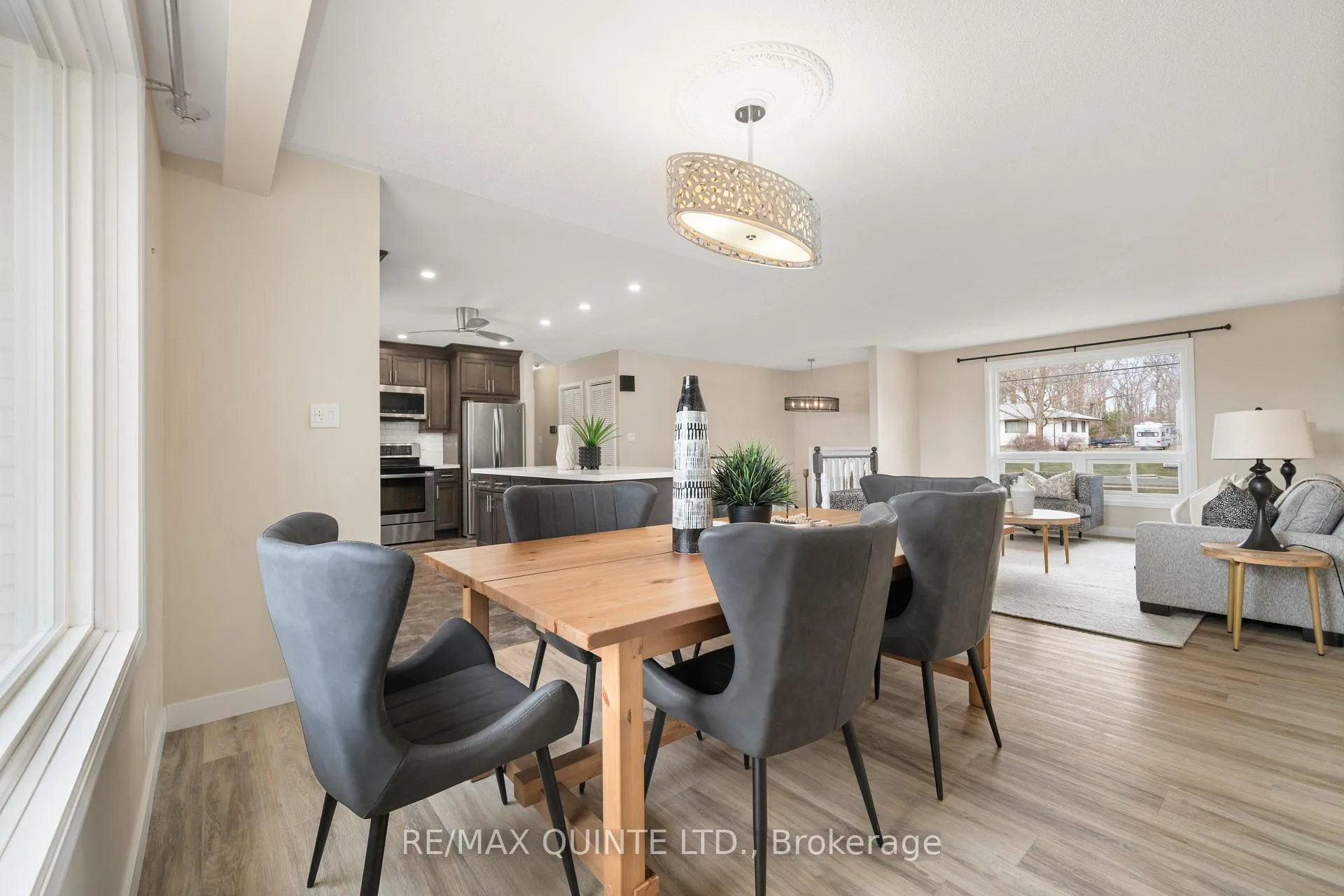 Photo 11 of 94 Cloverleaf Drive, Belleville, Thurlow Ward — HOMEH