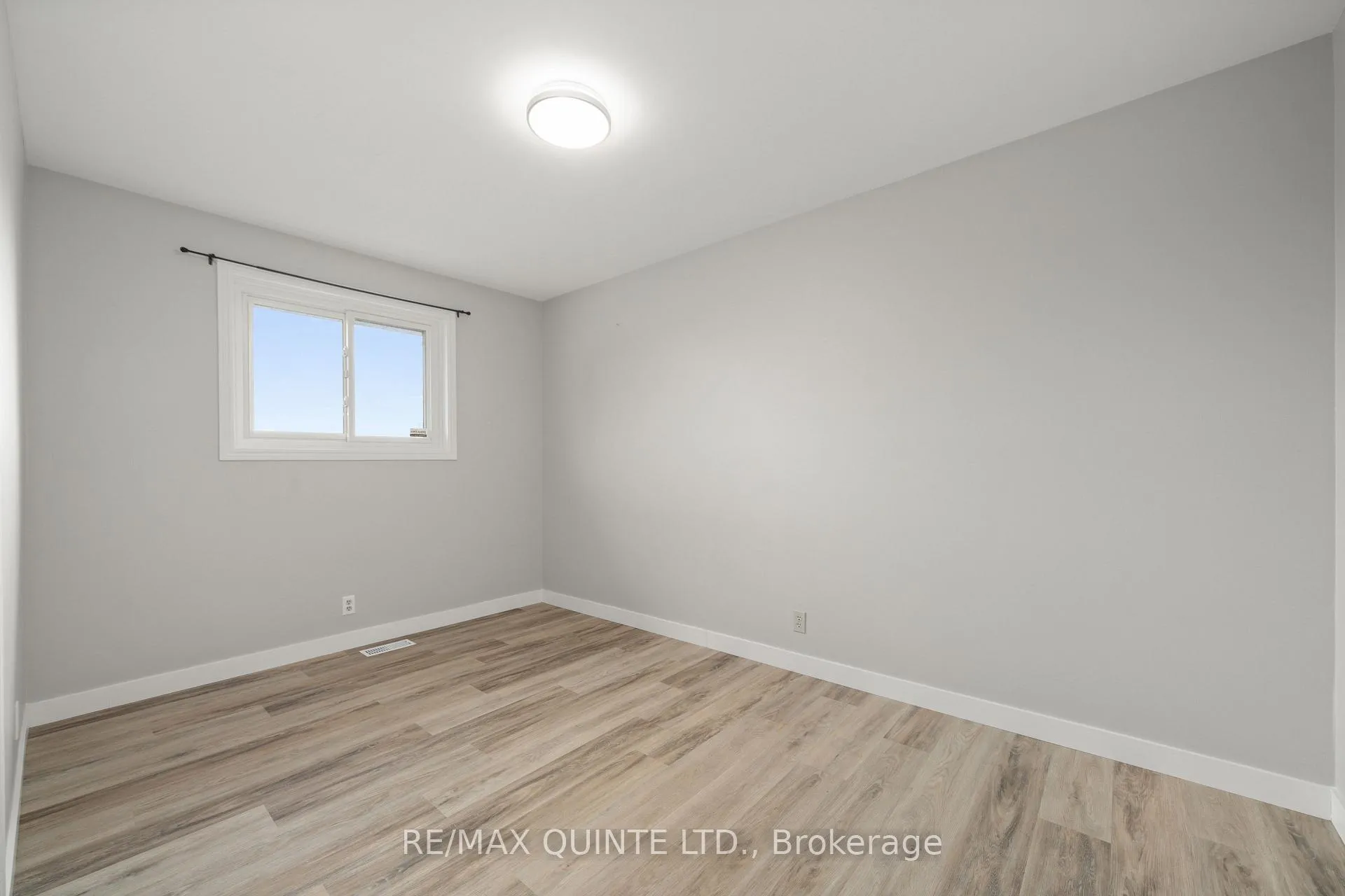 Photo 14 of 94 Cloverleaf Drive, Belleville, Thurlow Ward — HOMEH