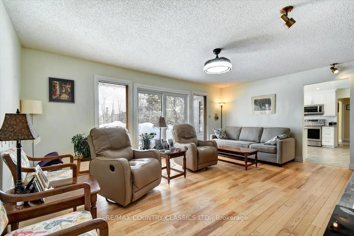 Photo 5 of 37 Golfview Drive, Bancroft, Bancroft Ward — HOMEH