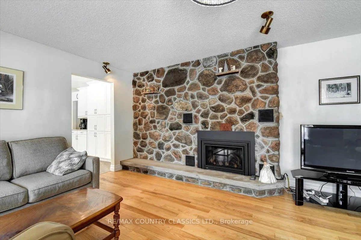 Photo 7 of 37 Golfview Drive, Bancroft, Bancroft Ward — HOMEH