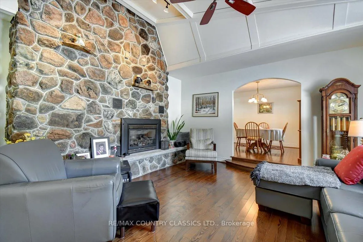 Photo 8 of 37 Golfview Drive, Bancroft, Bancroft Ward — HOMEH