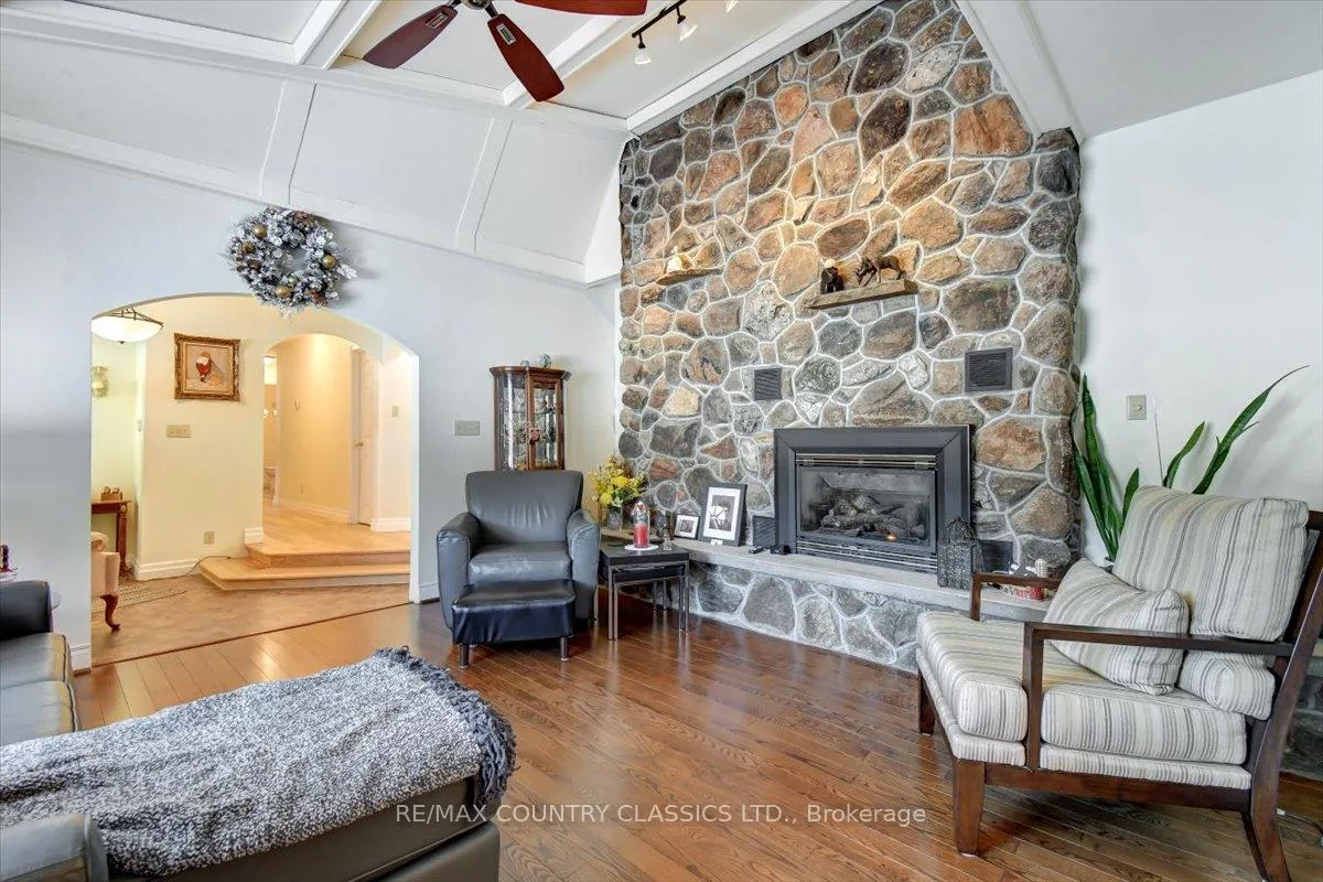 Photo 10 of 37 Golfview Drive, Bancroft, Bancroft Ward — HOMEH