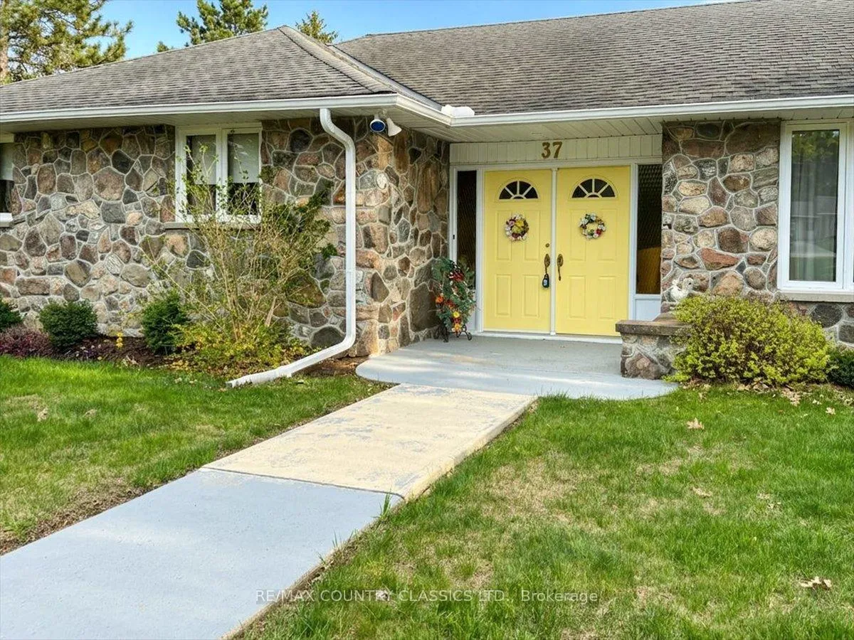 Photo 2 of 37 Golfview Drive, Bancroft, Bancroft Ward — HOMEH