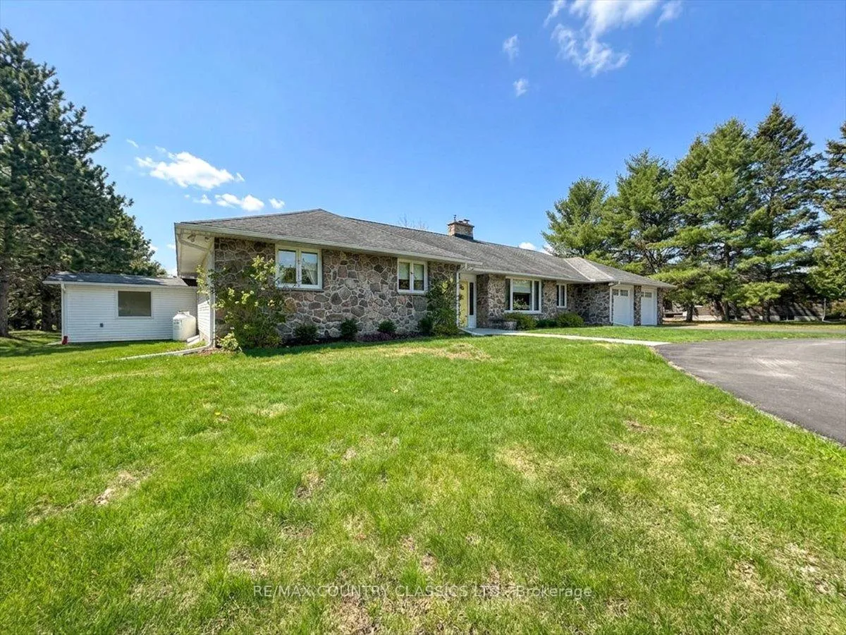 Photo 3 of 37 Golfview Drive, Bancroft, Bancroft Ward — HOMEH