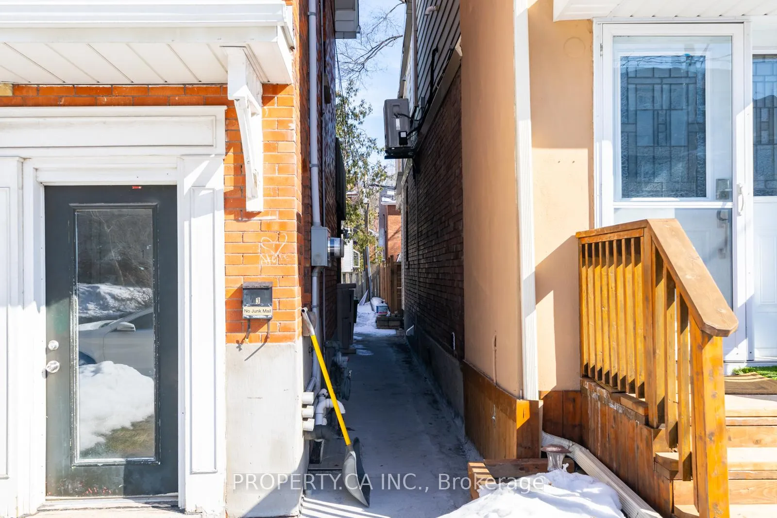 Photo 6 of Unit 3, 107 Runnymede Road, Toronto, High Park-Swansea — HOMEH