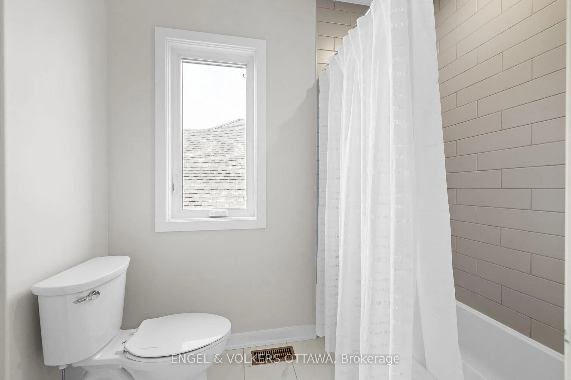 Photo 28 of 126 Orchestra Way, Ottawa, Riverside South/Gloucester Glen — HOMEH