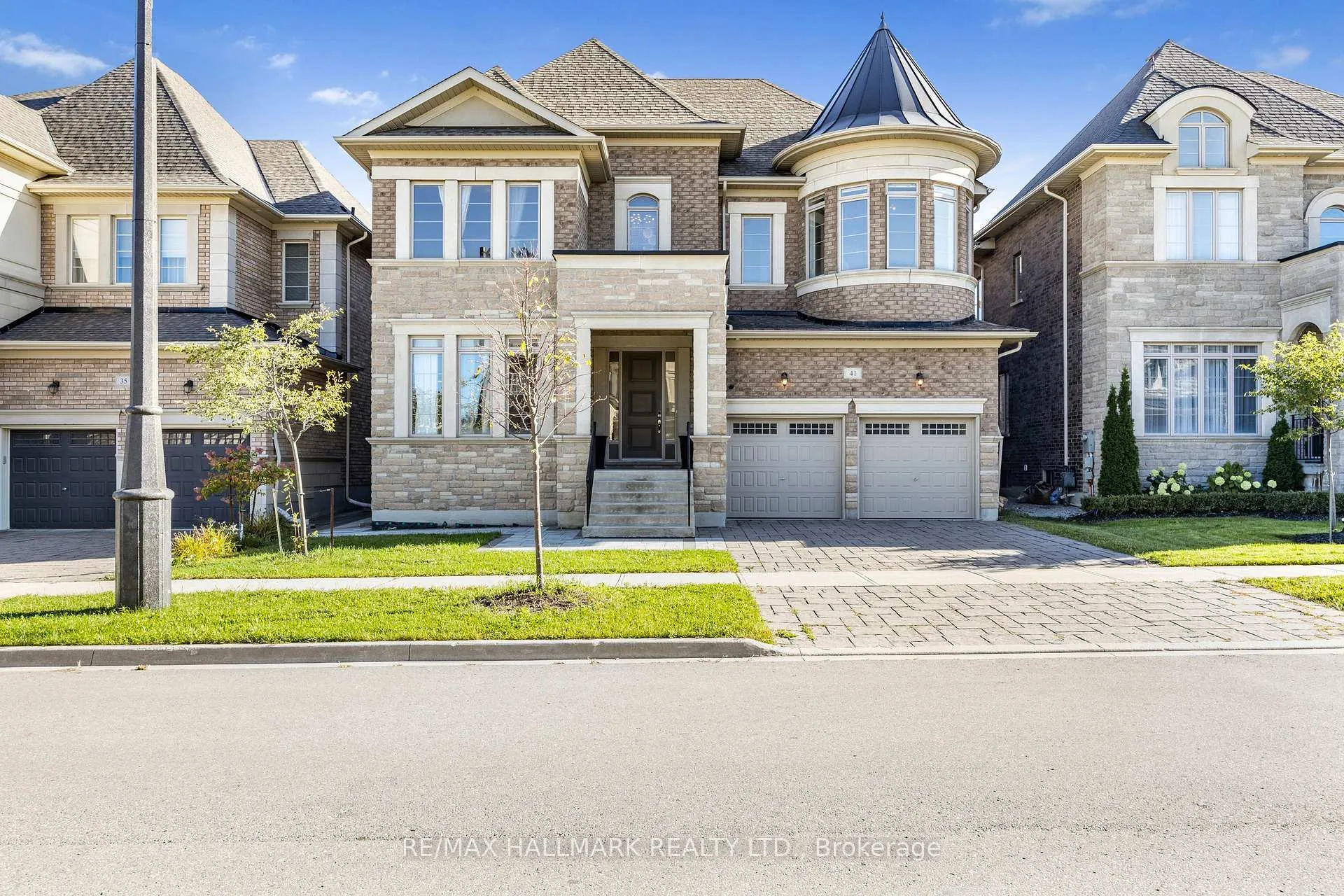 Front of 41 Glen Abbey Trail