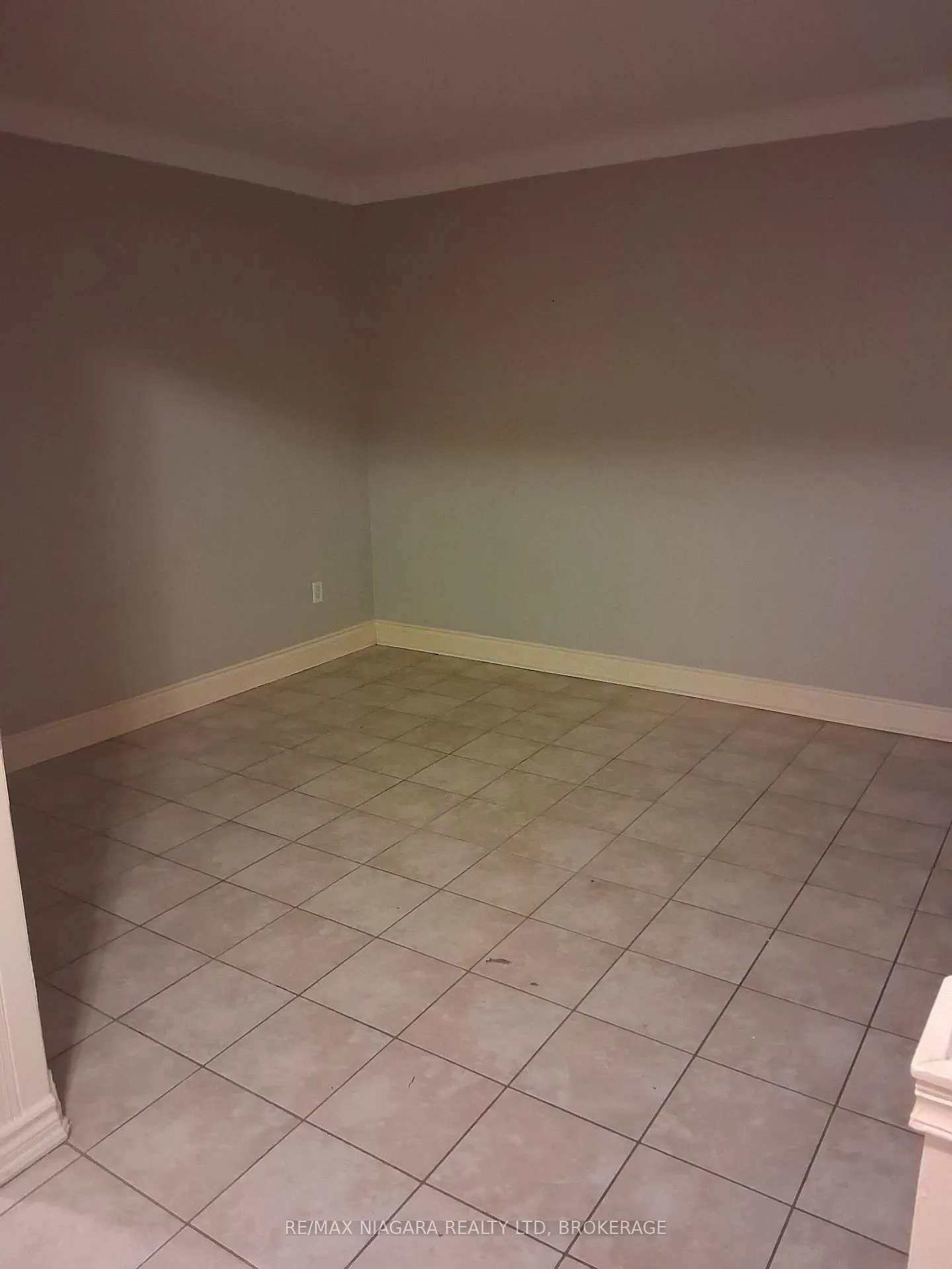 Photo 3 of Unit Main, 5004 Saint Clair Avenue, Niagara Falls, Downtown — HOMEH