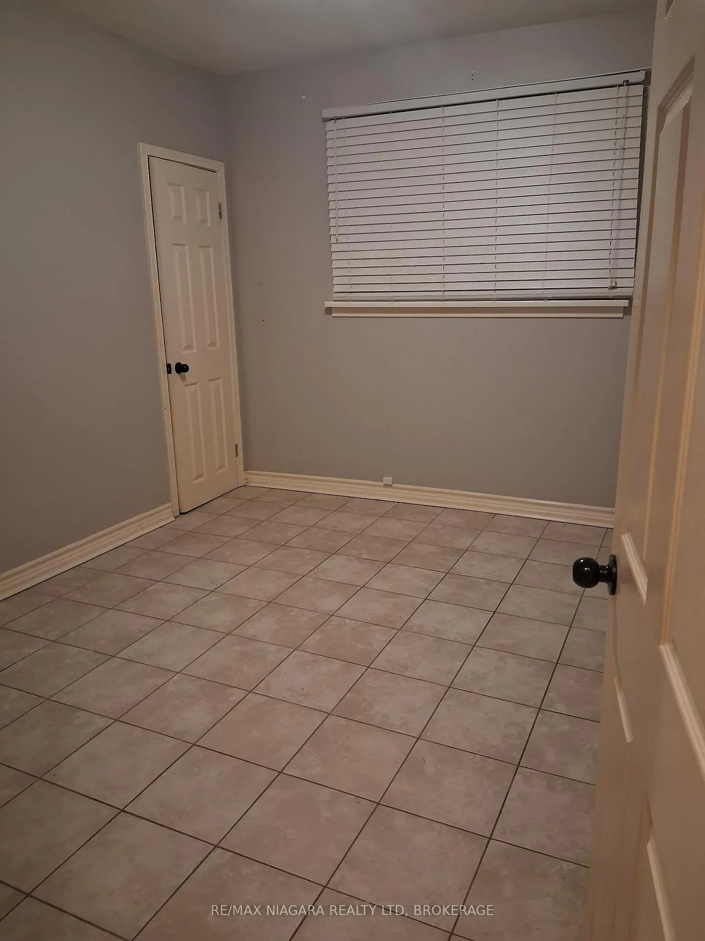 Photo 5 of Unit Main, 5004 Saint Clair Avenue, Niagara Falls, Downtown — HOMEH