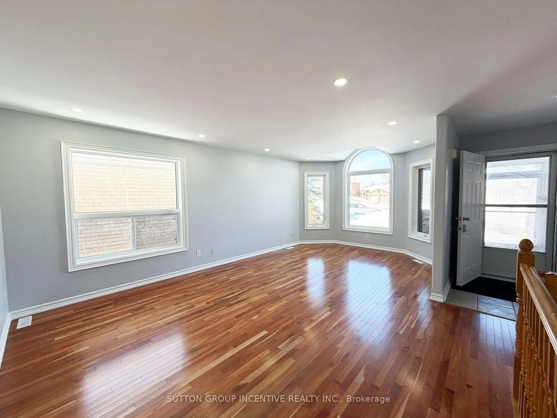 Photo 5 of 62 Kell Place, Barrie, Bayshore — HOMEH
