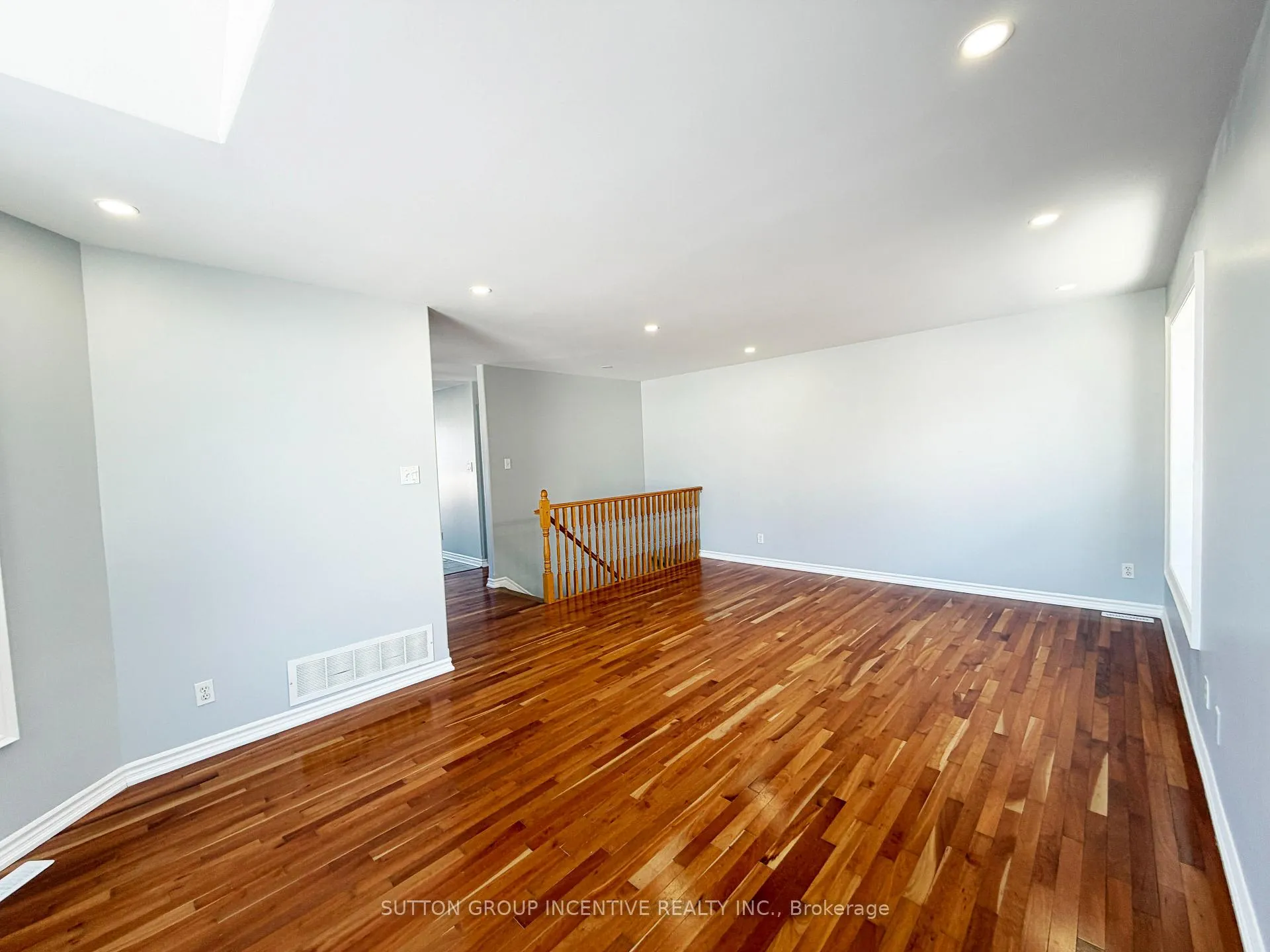 Photo 6 of 62 Kell Place, Barrie, Bayshore — HOMEH