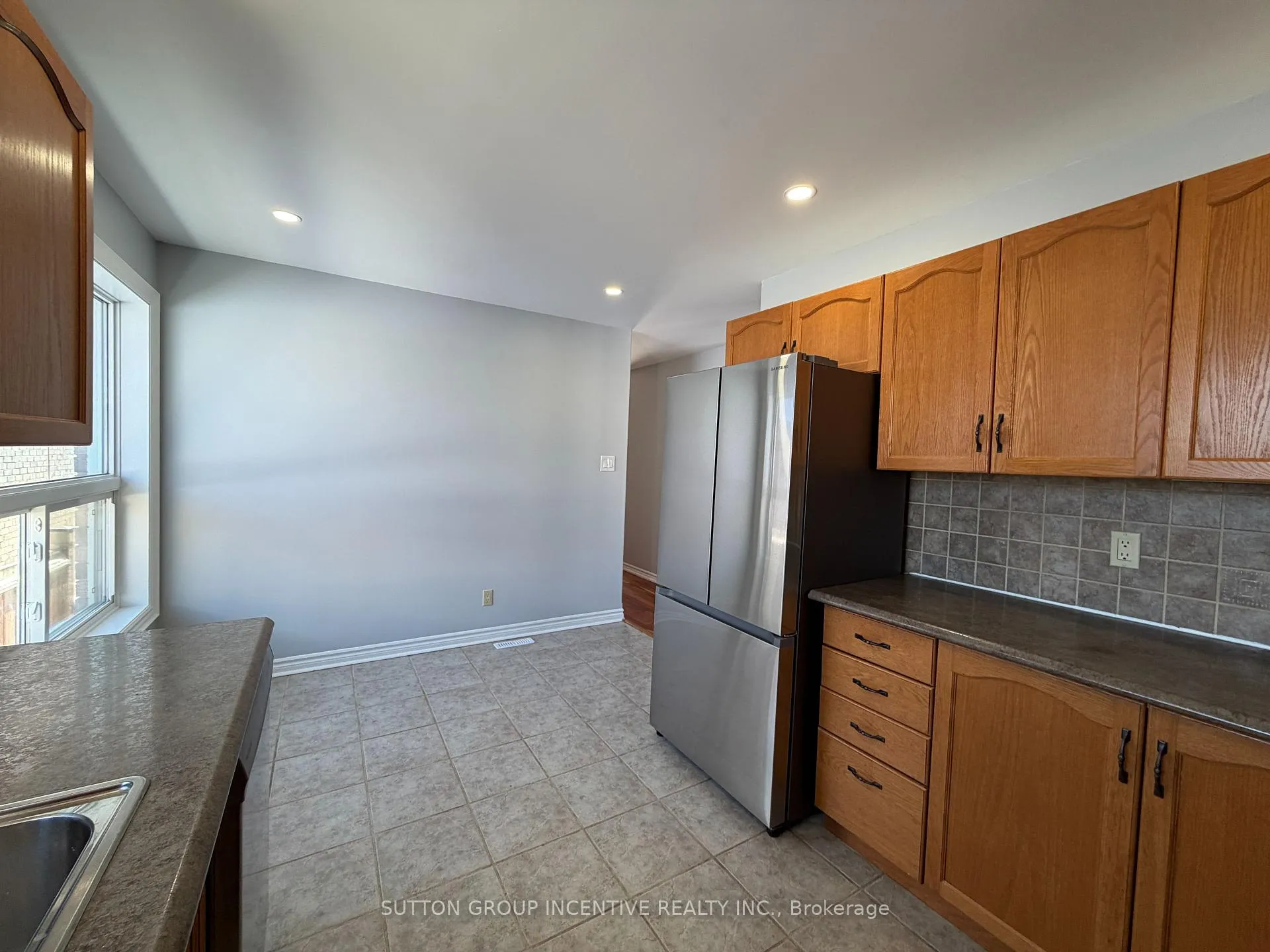 Photo 9 of 62 Kell Place, Barrie, Bayshore — HOMEH