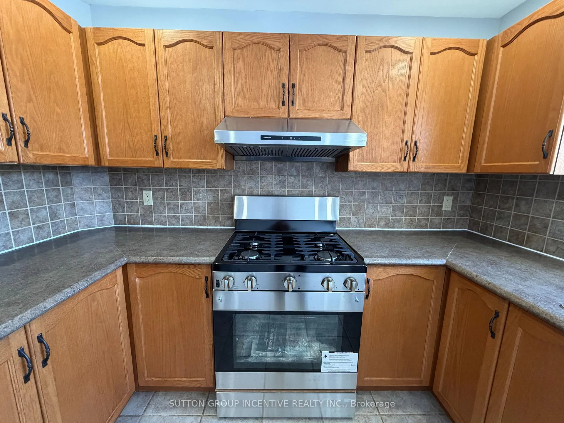 Photo 10 of 62 Kell Place, Barrie, Bayshore — HOMEH