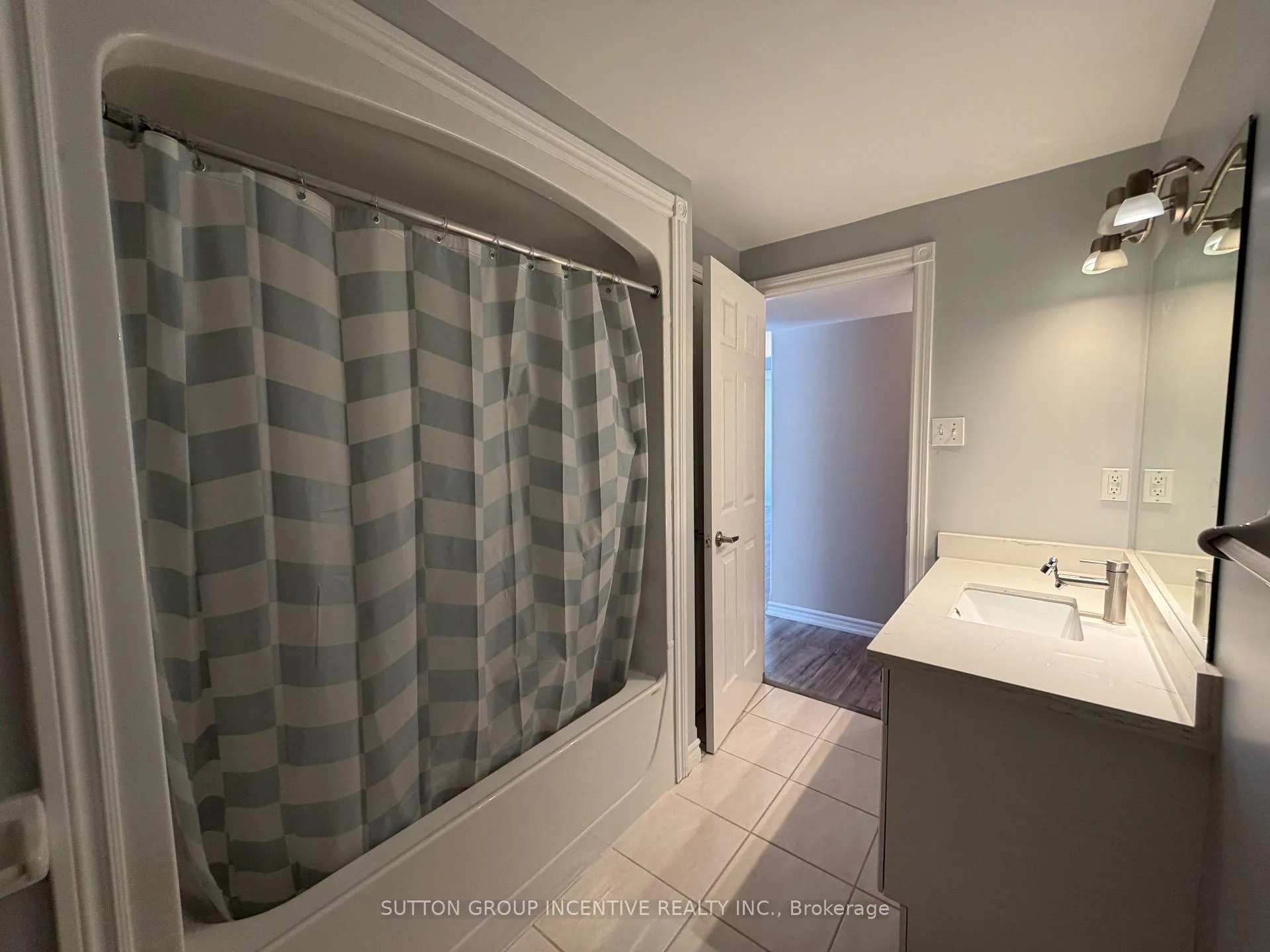 Photo 32 of 62 Kell Place, Barrie, Bayshore — HOMEH