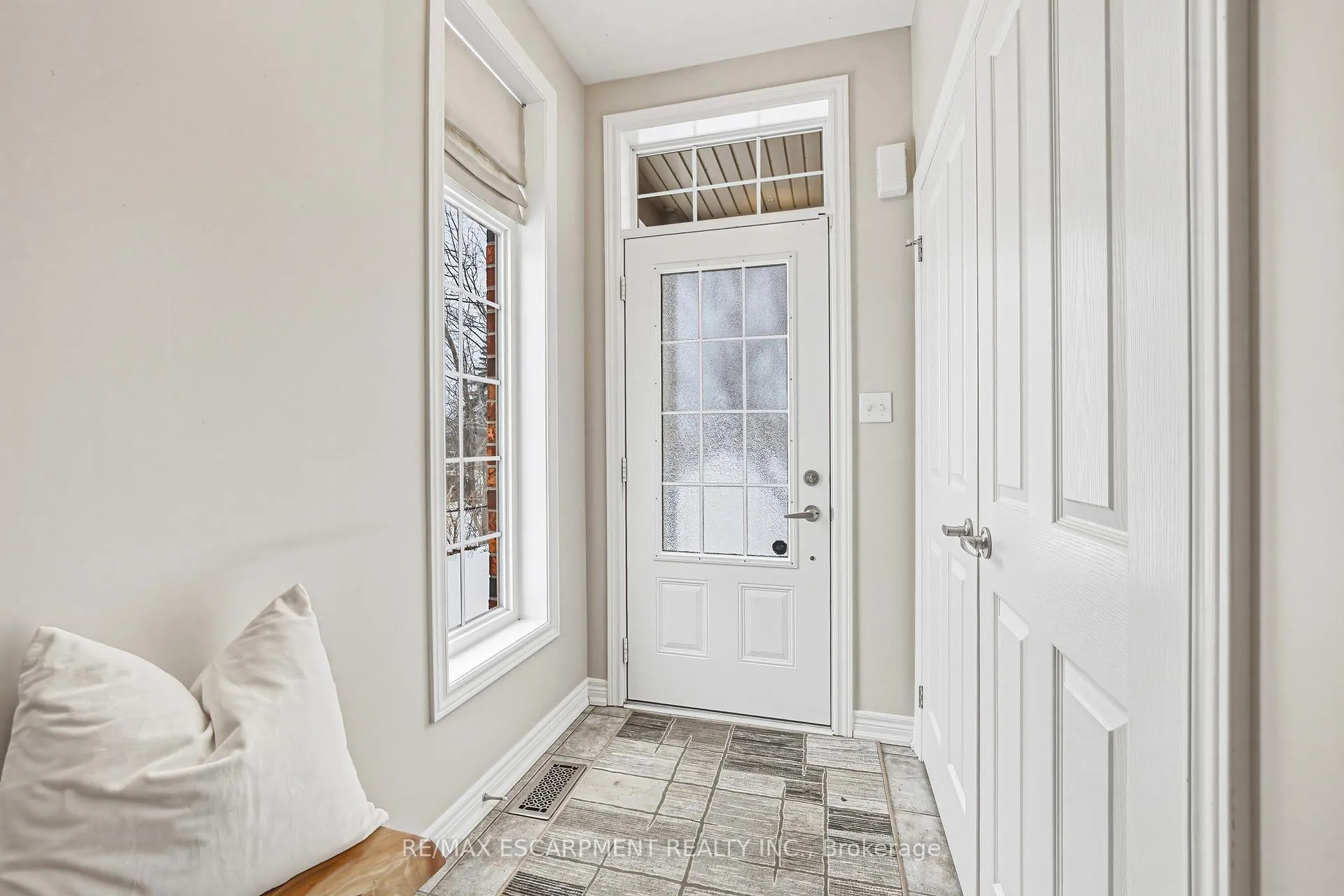 Photo 2 of Unit #8, 4165 Upper Middle Road, Burlington, Rose — HOMEH