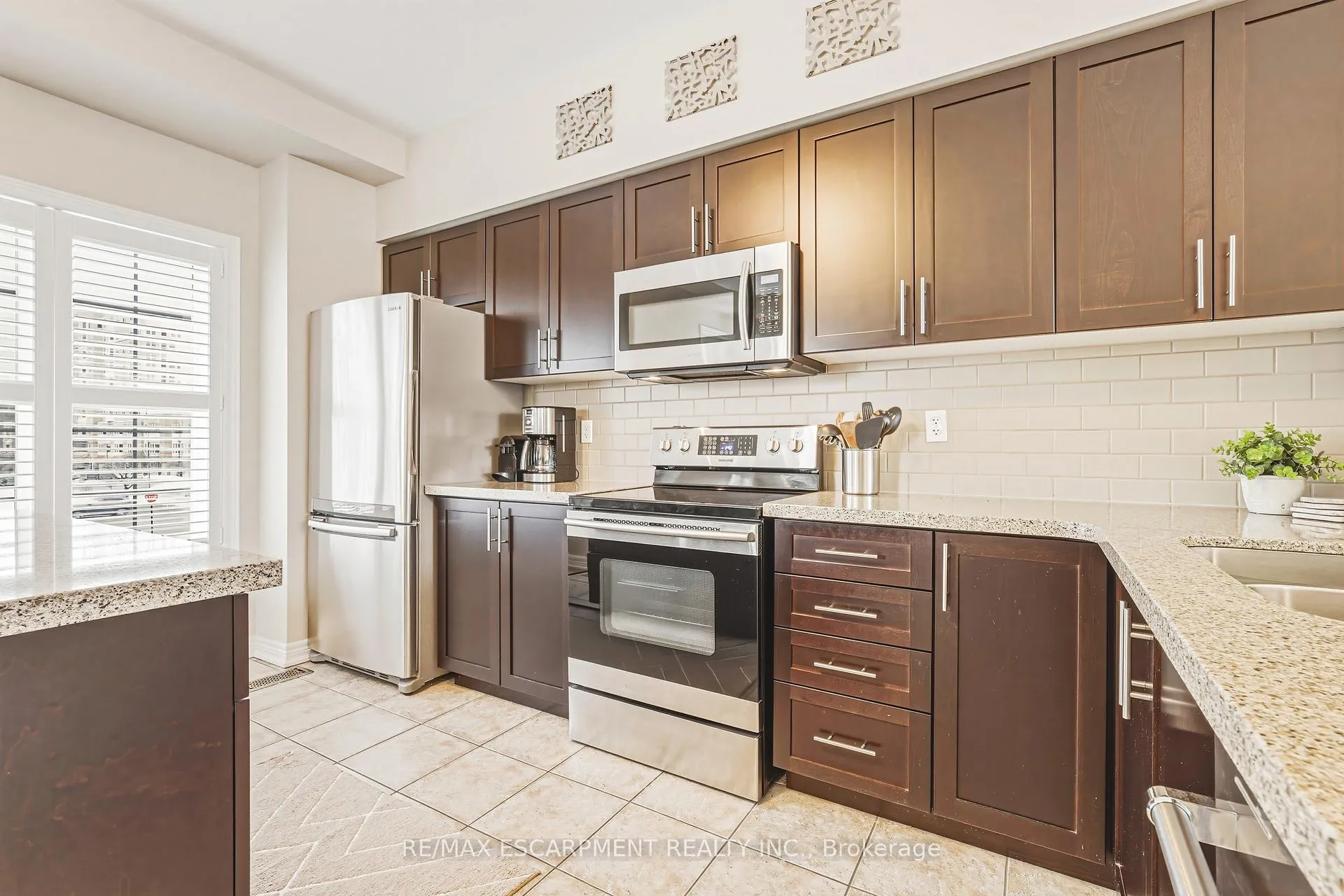 Photo 13 of Unit #8, 4165 Upper Middle Road, Burlington, Rose — HOMEH
