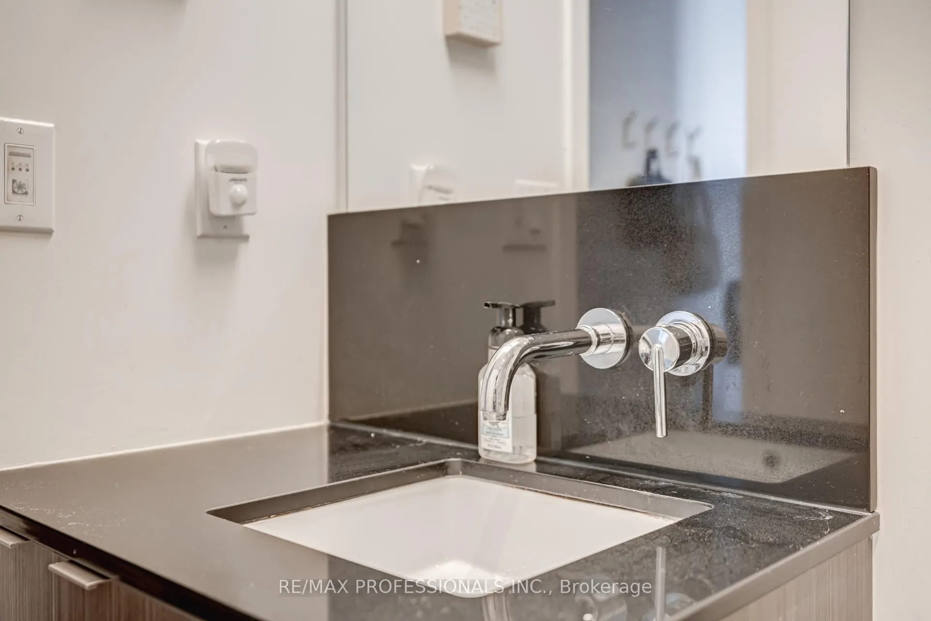 Photo 23 of Unit 6105, 88 Harbour Street, Toronto, Waterfront Communities — HOMEH