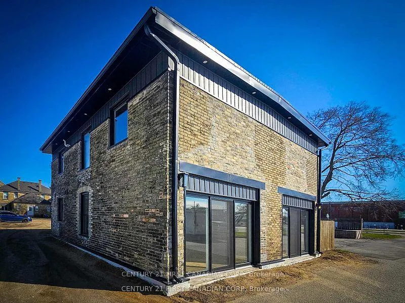 Front of Unit Unit 4, 857 Dundas Street