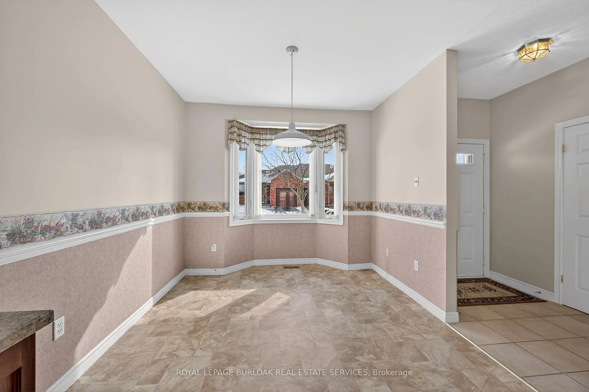 Photo 5 of 20 Twentyplace Boulevard, Hamilton, Twenty Place — HOMEH