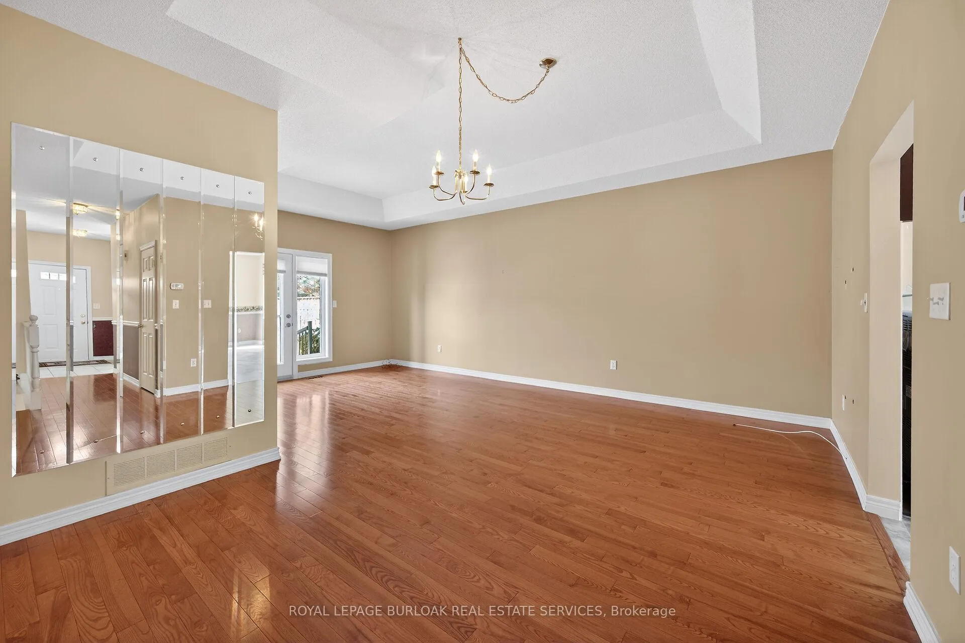 Photo 8 of 20 Twentyplace Boulevard, Hamilton, Twenty Place — HOMEH
