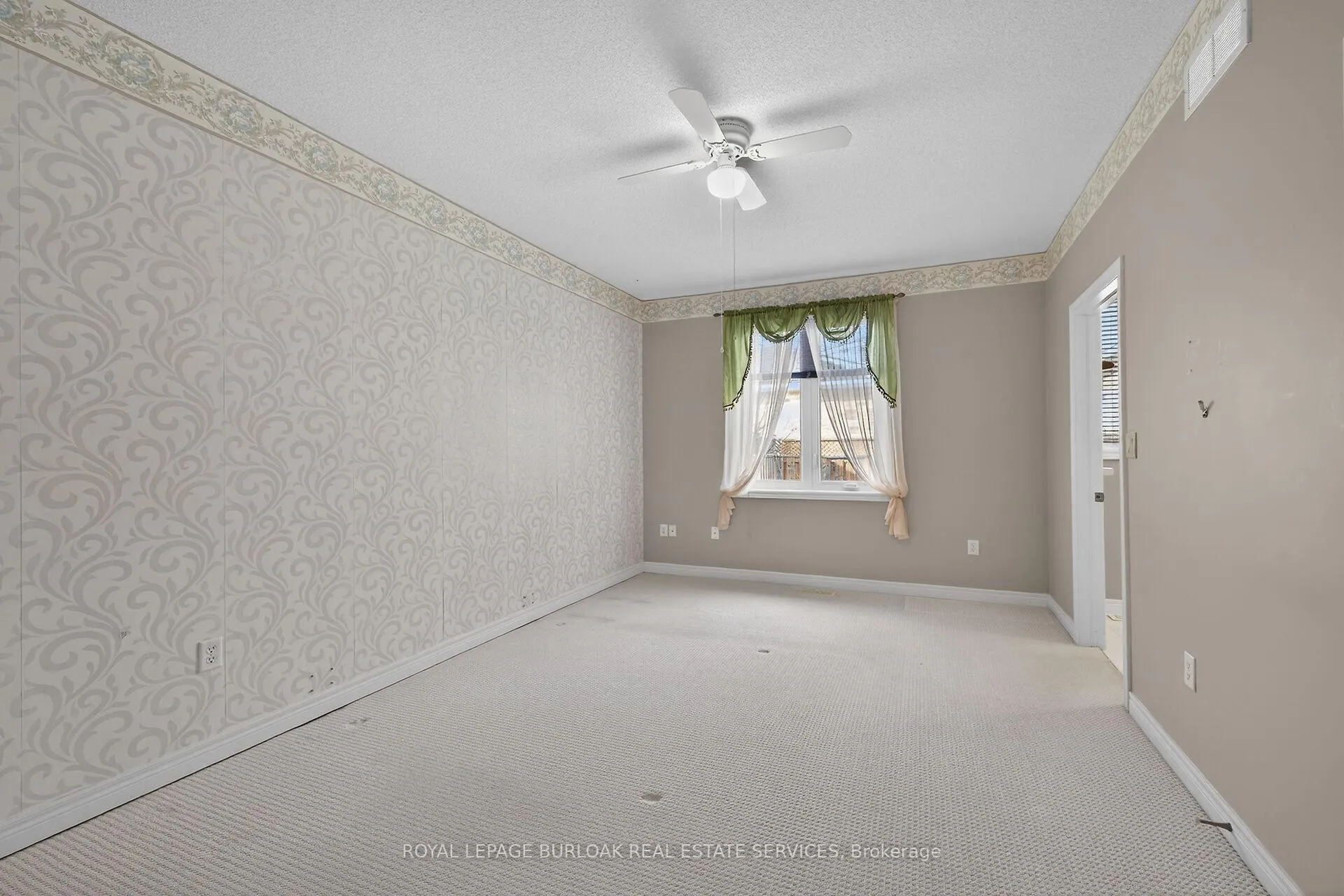 Photo 12 of 20 Twentyplace Boulevard, Hamilton, Twenty Place — HOMEH