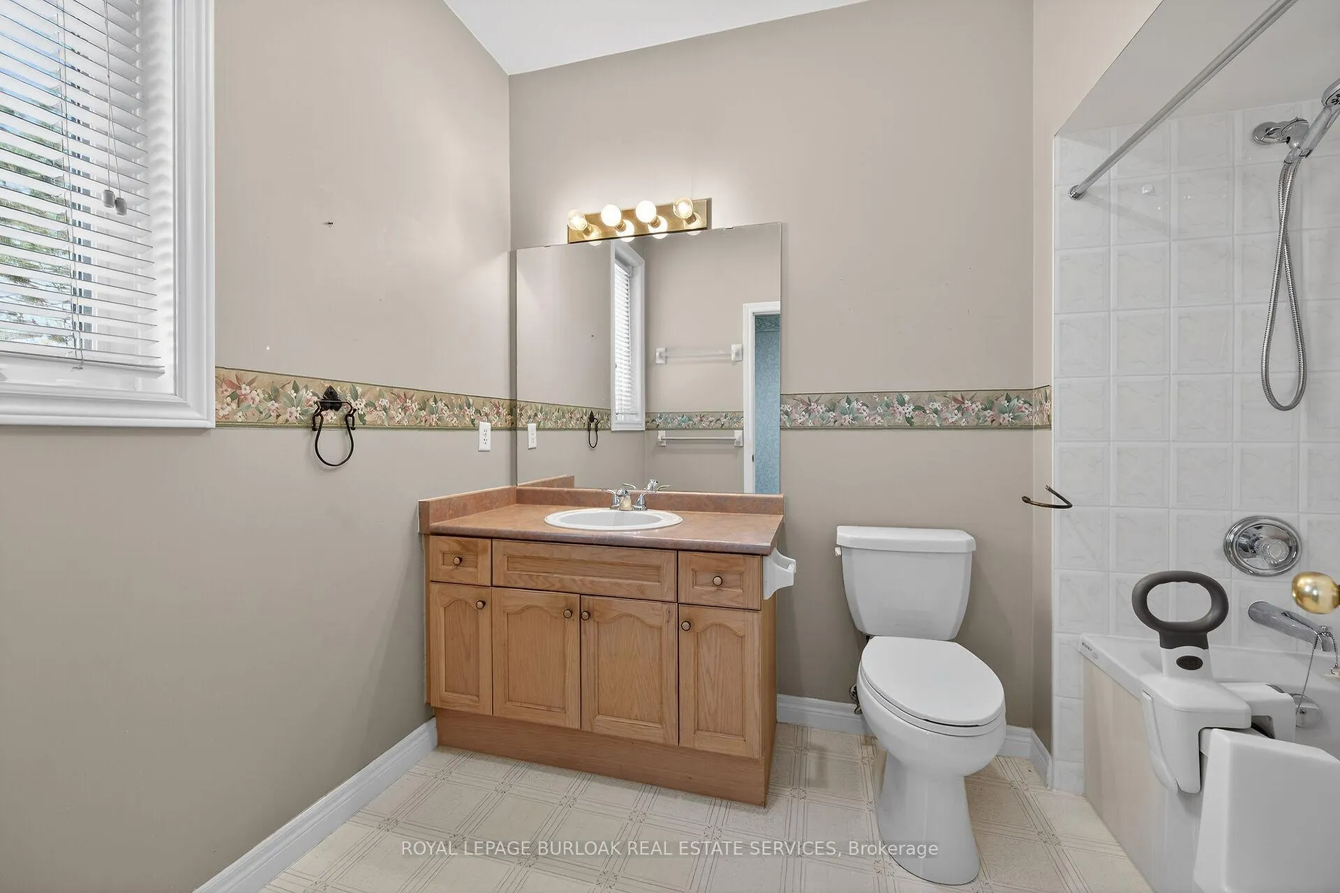 Photo 14 of 20 Twentyplace Boulevard, Hamilton, Twenty Place — HOMEH