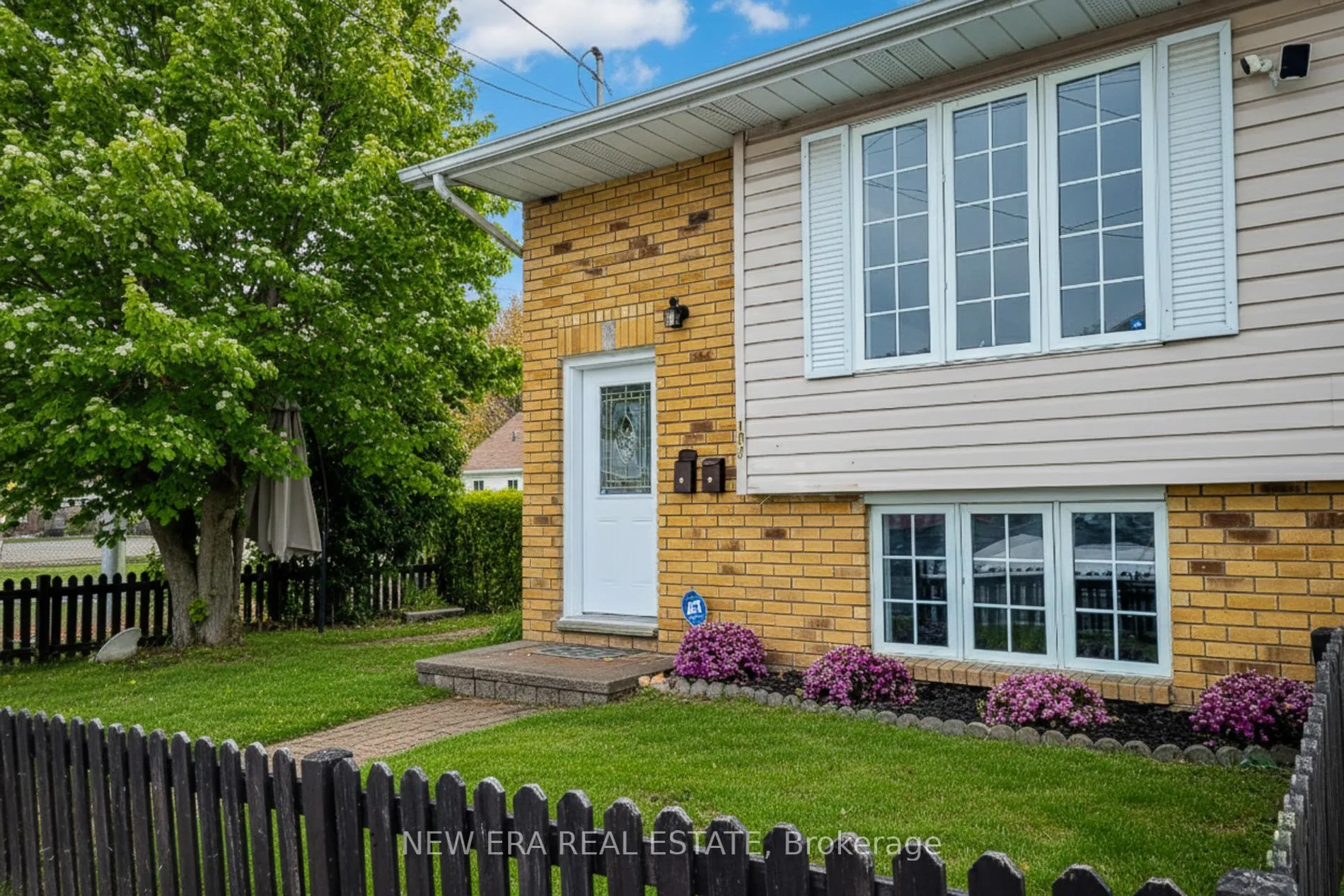 Photo 1 of 103 Vine Street, St. Catharines, E. Chester — HOMEH