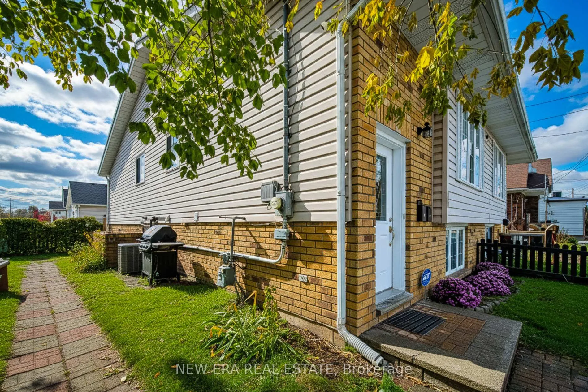 Photo 4 of 103 Vine Street, St. Catharines, E. Chester — HOMEH