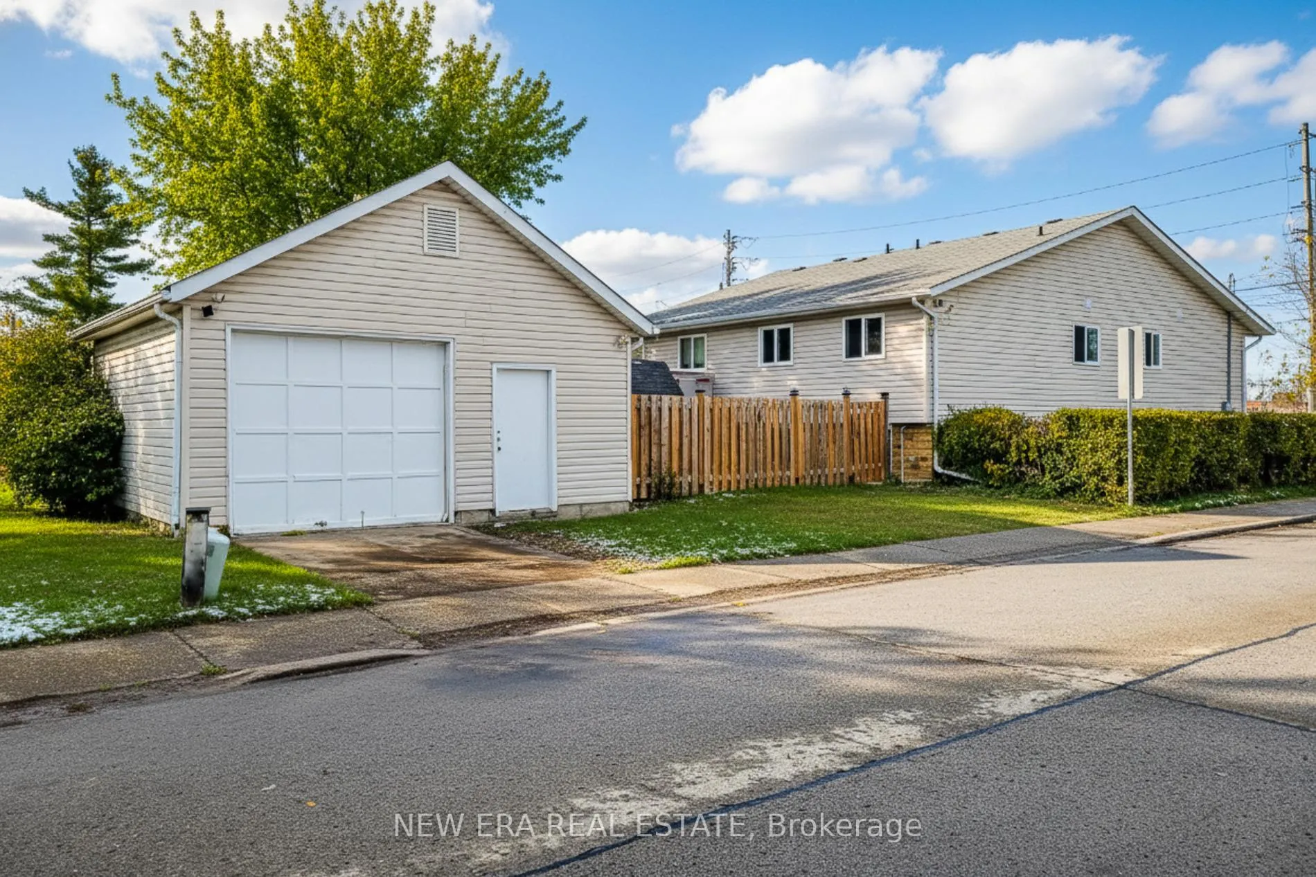 Photo 9 of 103 Vine Street, St. Catharines, E. Chester — HOMEH