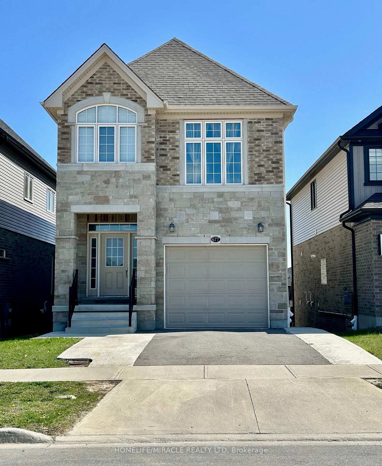 Photo 3 of 677 Thomas Slee Drive, Kitchener, Doon South — HOMEH
