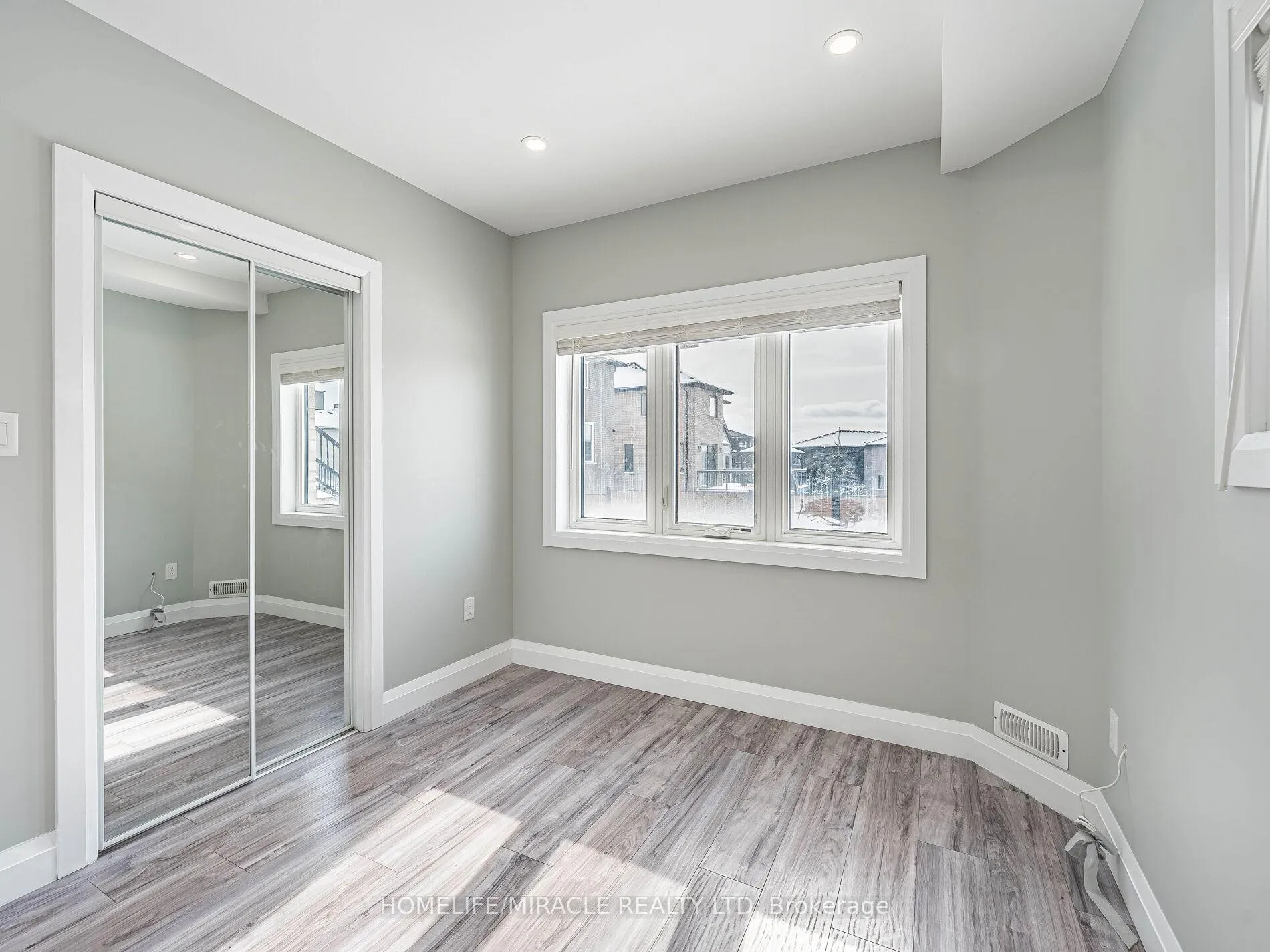 Photo 42 of 677 Thomas Slee Drive, Kitchener, Doon South — HOMEH