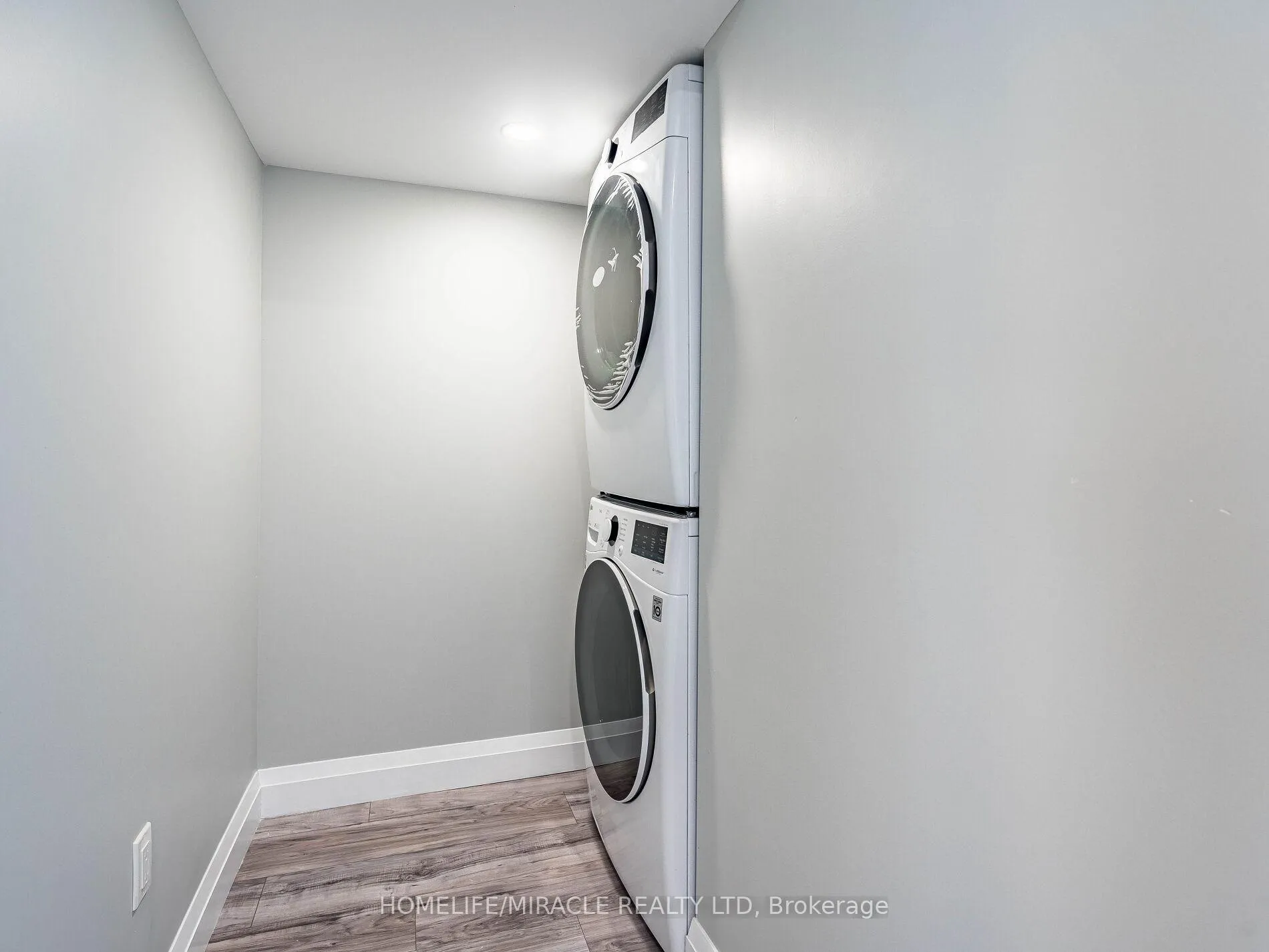 Photo 44 of 677 Thomas Slee Drive, Kitchener, Doon South — HOMEH