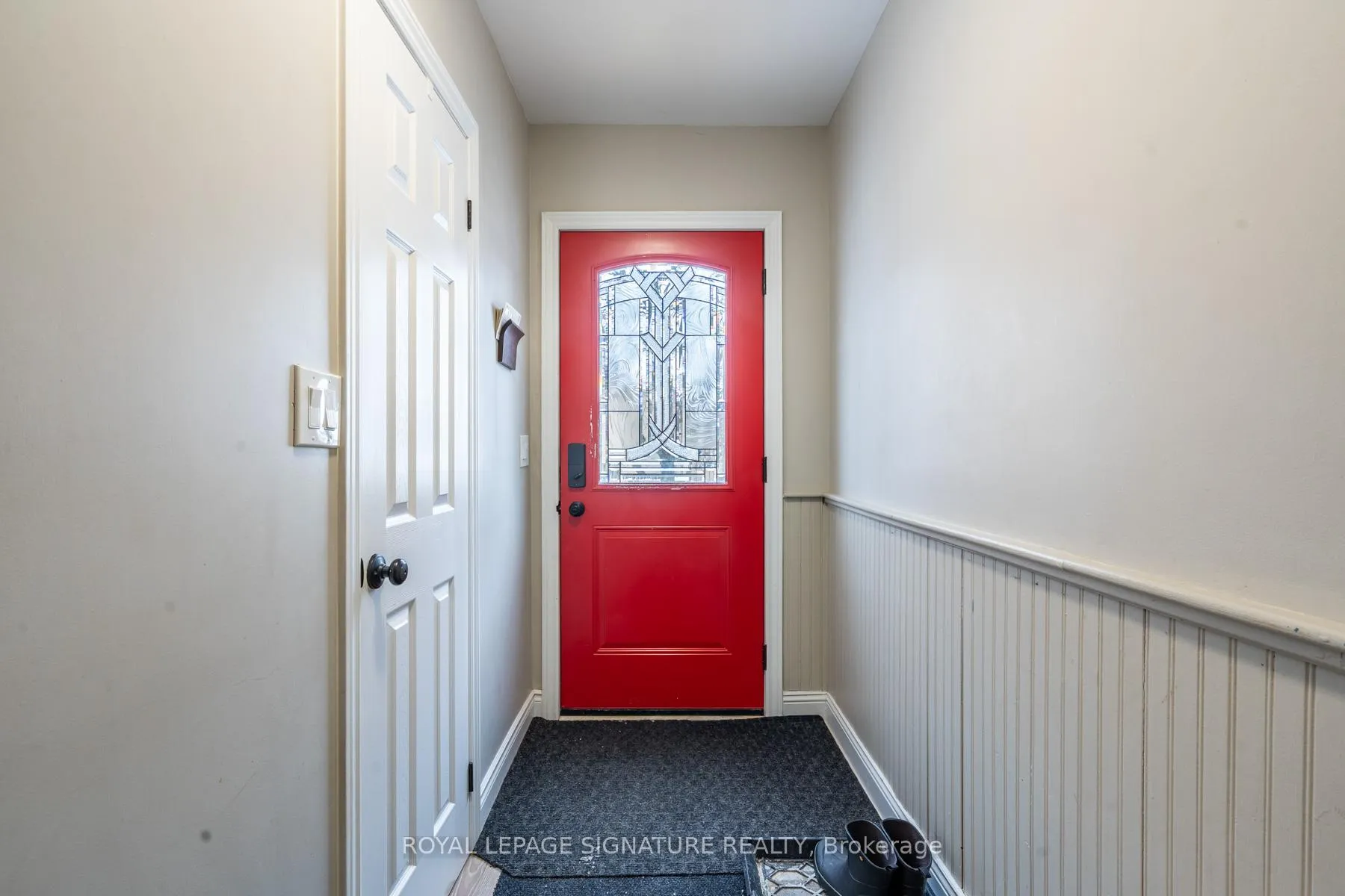 Photo 3 of 34 Bond Street S, Hamilton, Dundas — HOMEH